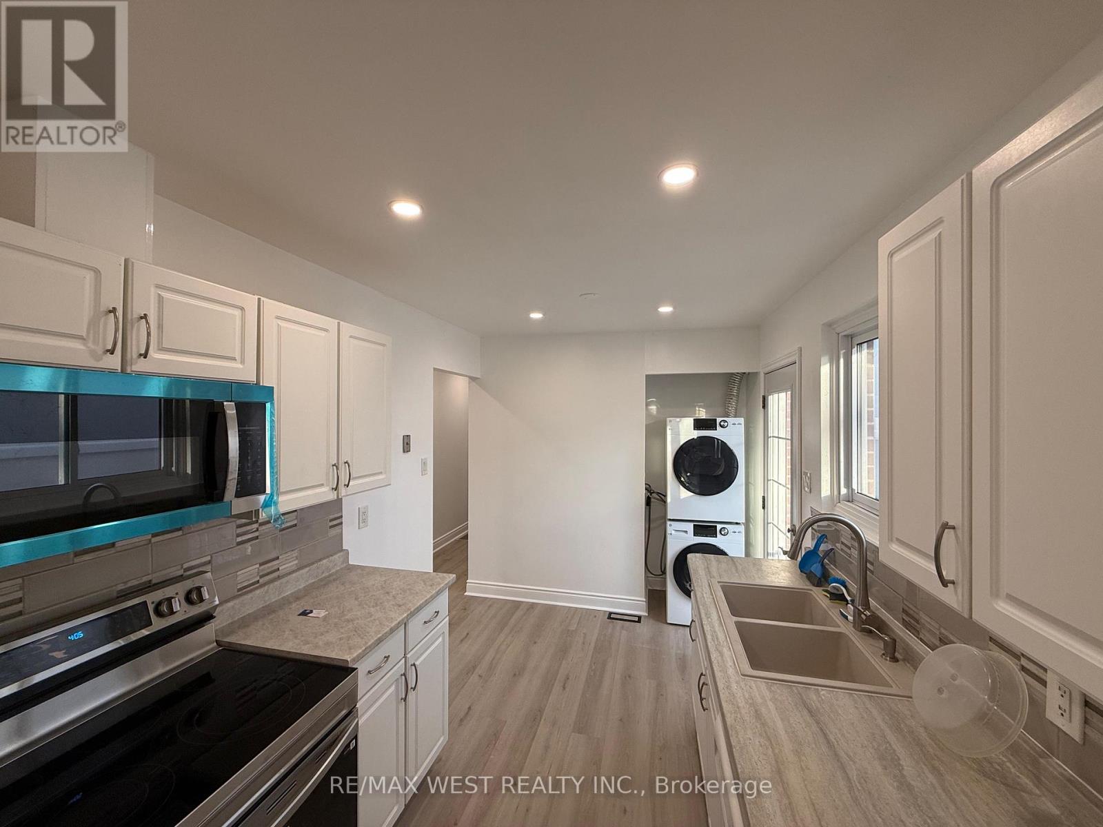 249 Hodgson Drive, Newmarket, Ontario  L3Y 1E3 - Photo 5 - N12458686