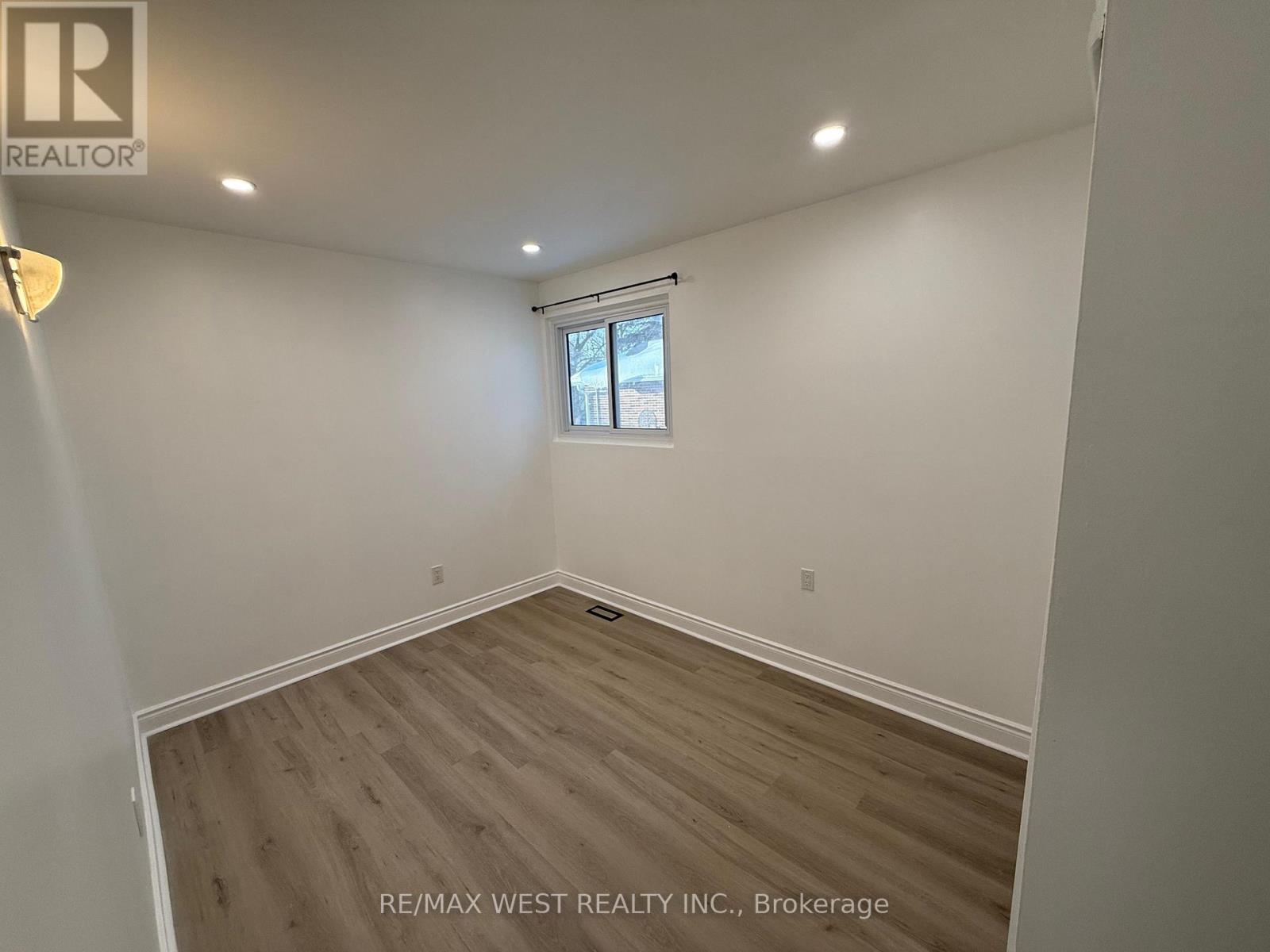 249 Hodgson Drive, Newmarket, Ontario  L3Y 1E3 - Photo 12 - N12458686