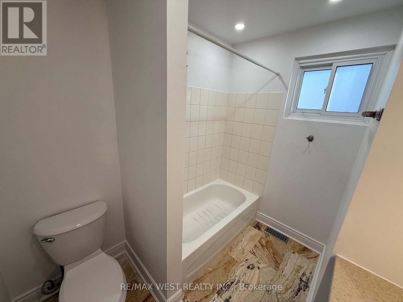 249 Hodgson Drive, Newmarket, Ontario  L3Y 1E3 - Photo 7 - N12458686