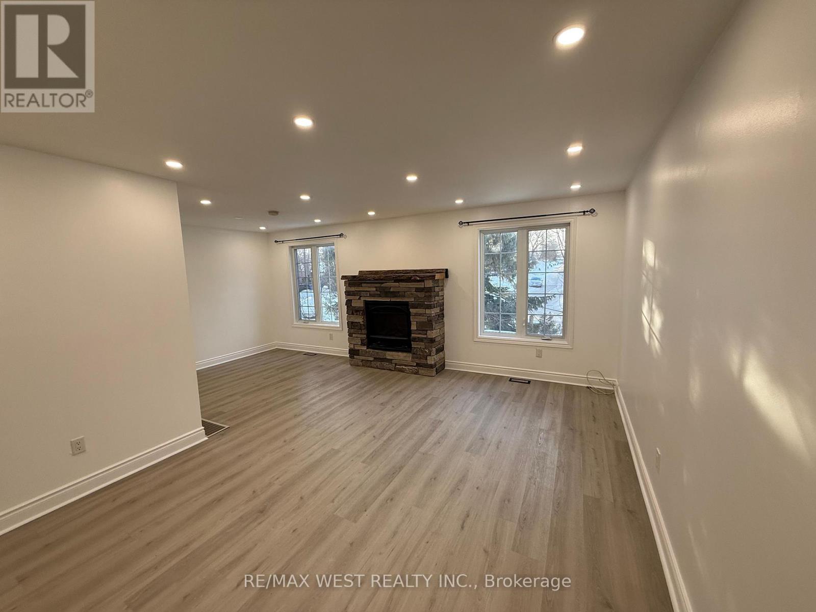 249 Hodgson Drive, Newmarket, Ontario  L3Y 1E3 - Photo 2 - N12458686