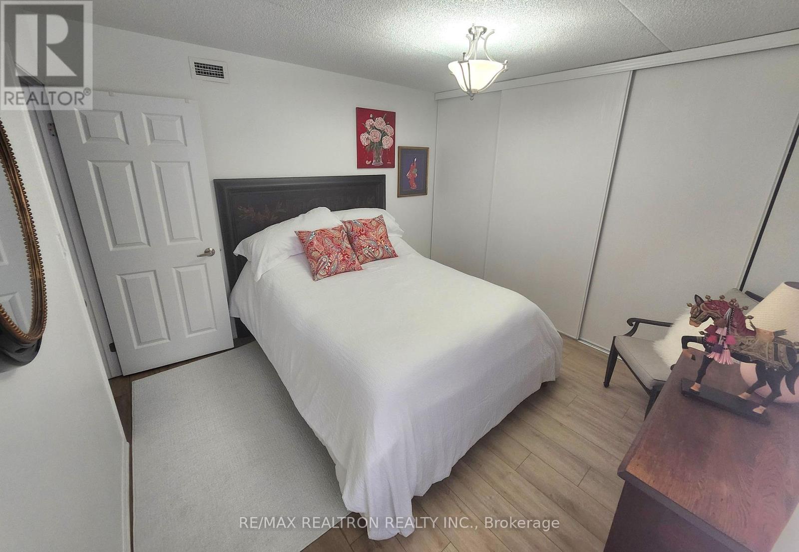 101 - 107 Bond Street, Orillia, Ontario  L3V 1J7 - Photo 16 - S12673056