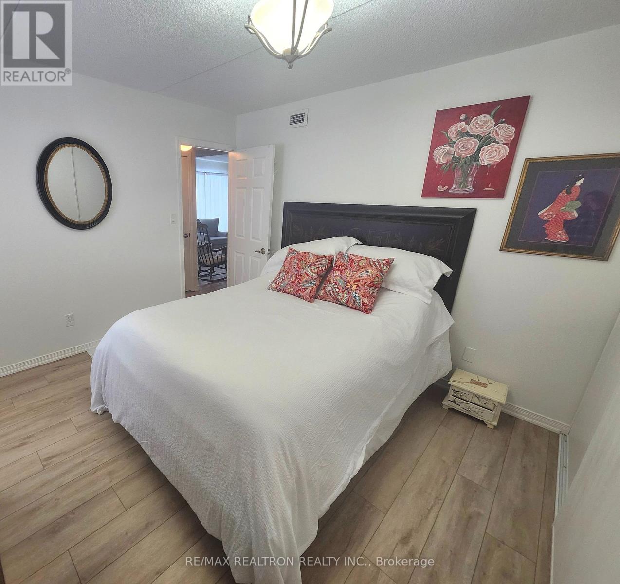 101 - 107 Bond Street, Orillia, Ontario  L3V 1J7 - Photo 17 - S12673056