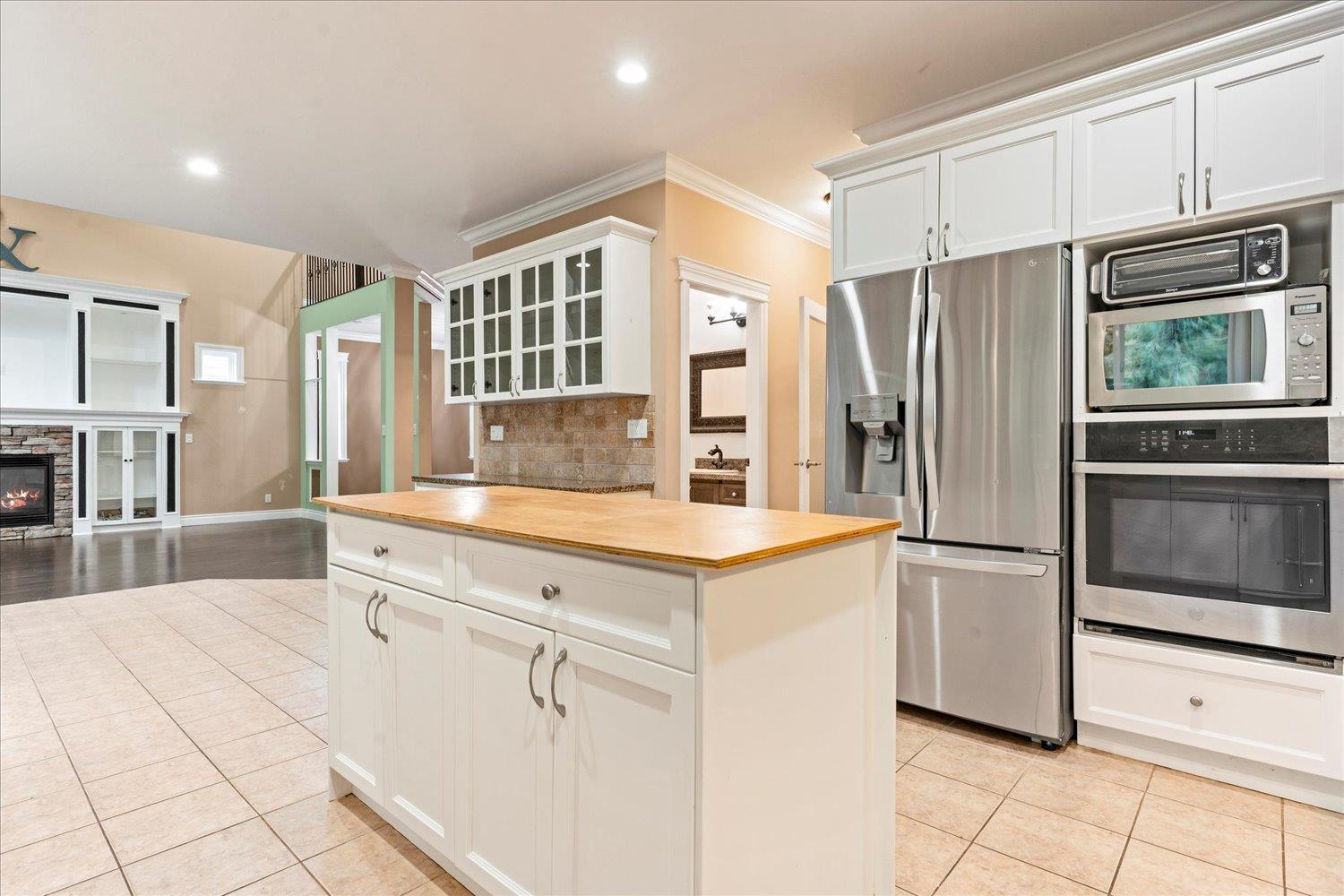 46254 Kermode Crescent, Promontory, Chilliwack, British Columbia  V2R 0C7 - Photo 3 - R3082552