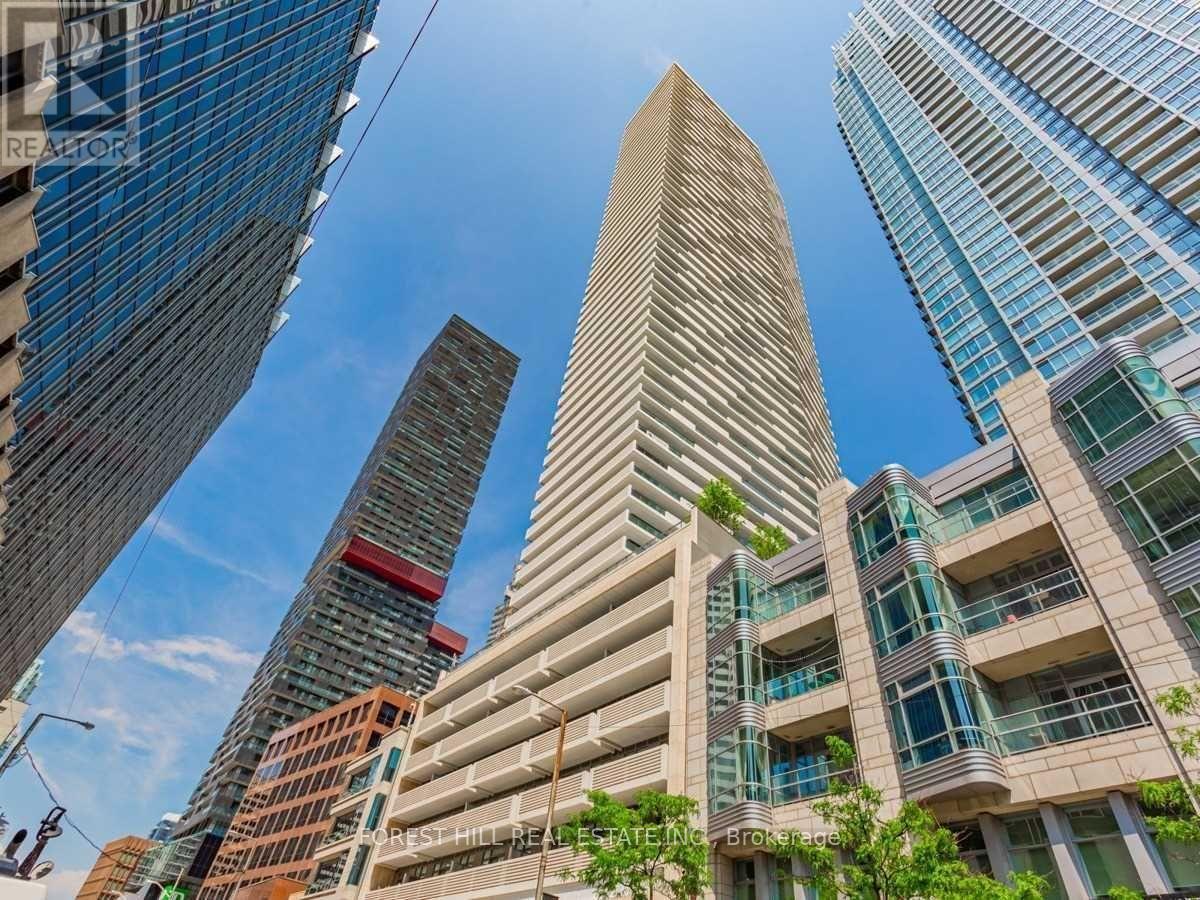 5704 - 2221 YONGE STREET Toronto (Mount Pleasant West), ON M4S 2B4