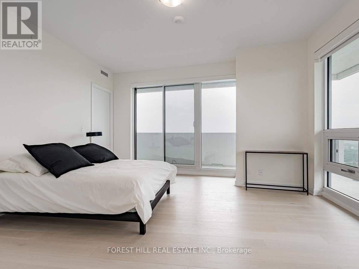 5704 - 2221 YONGE STREET Toronto (Mount Pleasant West), ON M4S 2B4