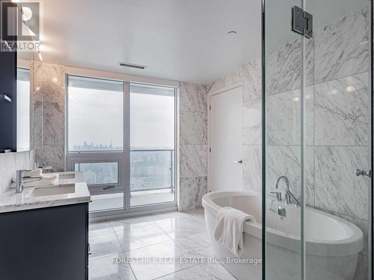 5704 - 2221 YONGE STREET Toronto (Mount Pleasant West), ON M4S 2B4