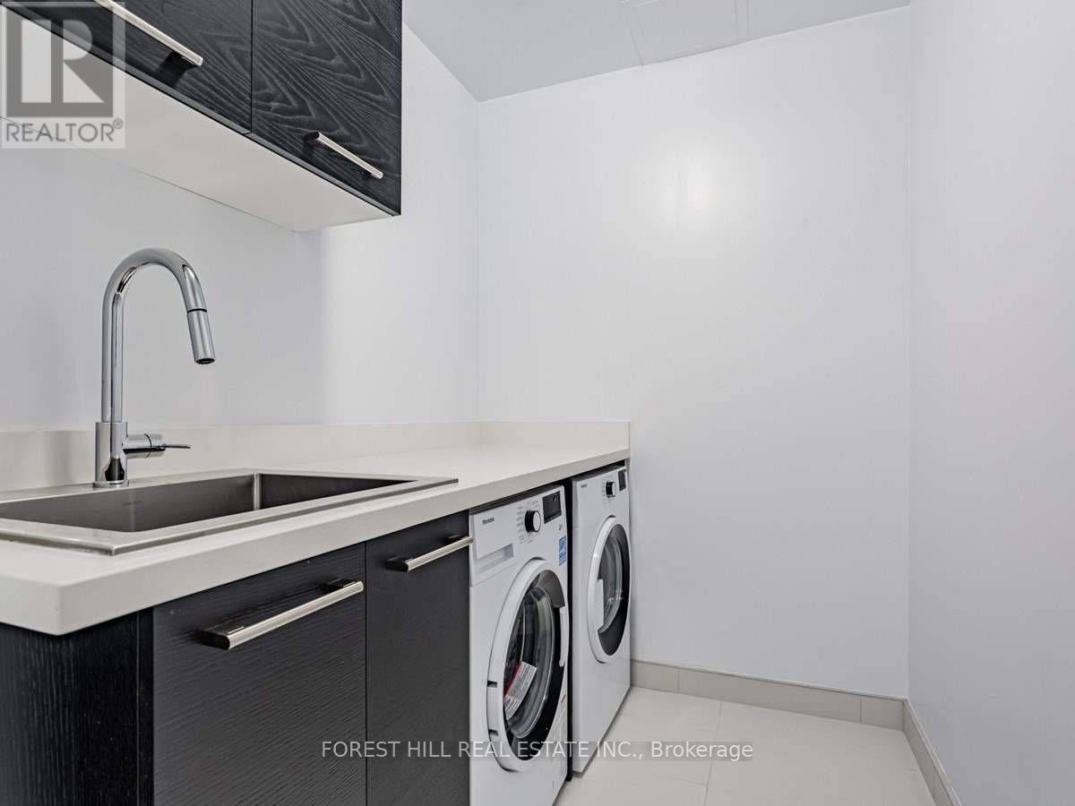 5704 - 2221 YONGE STREET Toronto (Mount Pleasant West), ON M4S 2B4