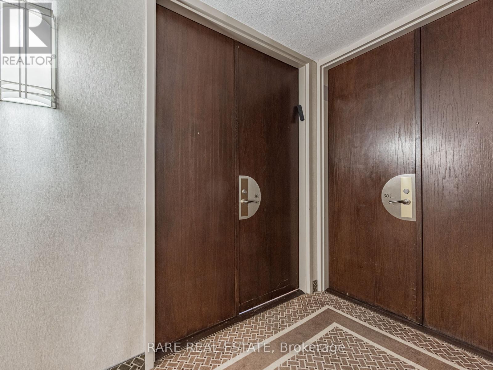 301 - 449 WALMER ROAD, Toronto, Ontario