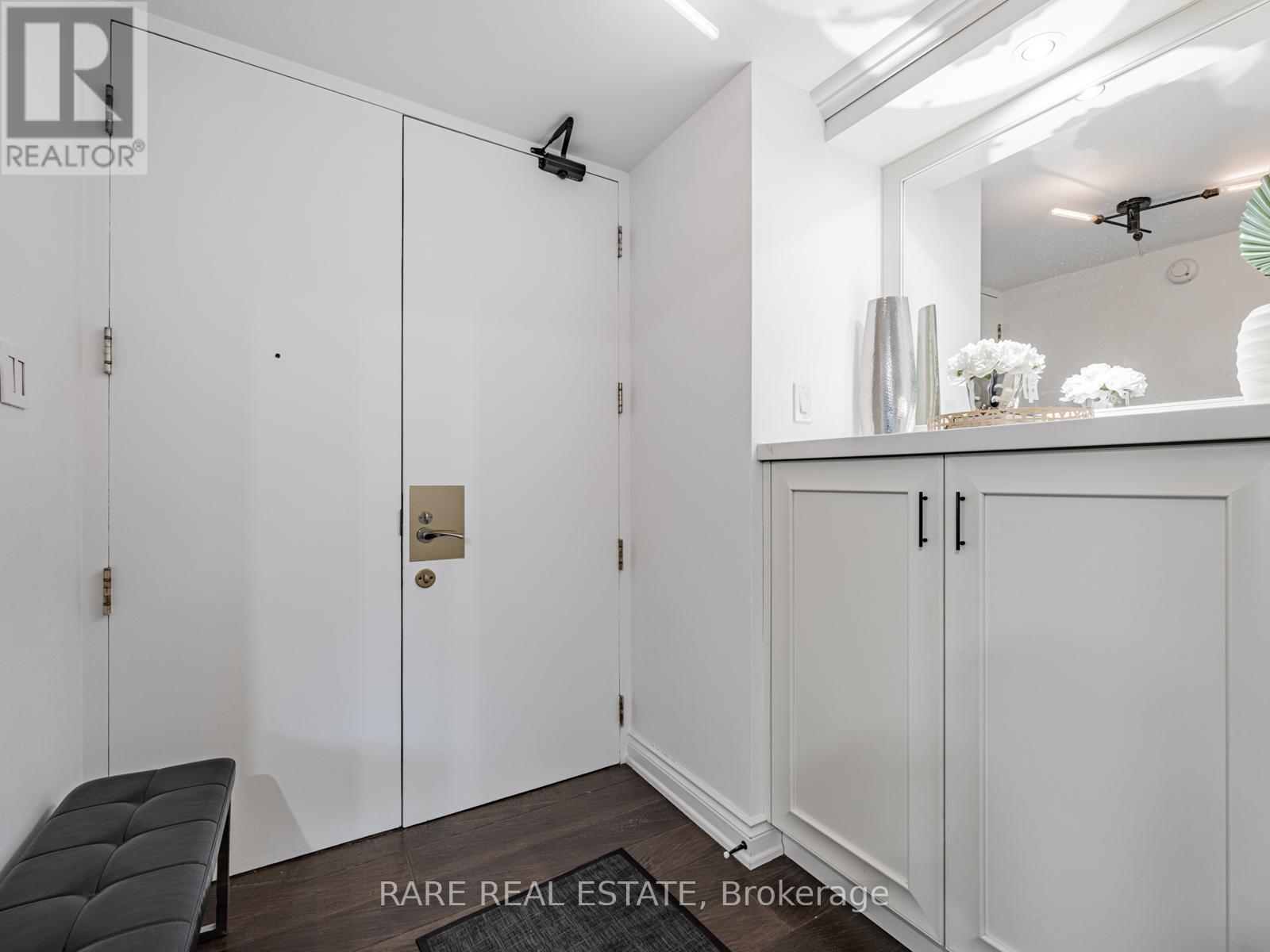 302 - 449 Walmer Road, Toronto, Ontario  M5P 2X9 - Photo 5 - C12724494