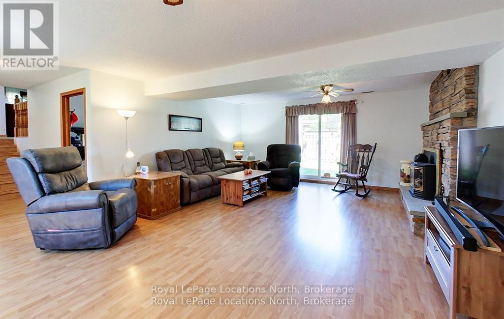 221 John Street, Clearview, Ontario  L0M 1S0 - Photo 10 - S12656324