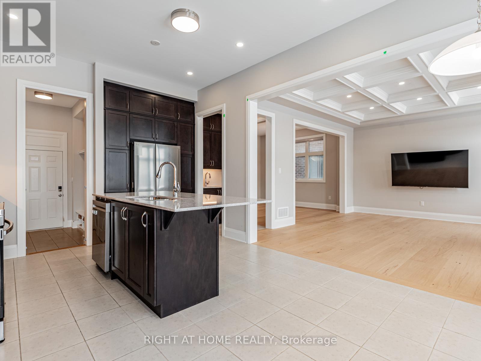 14 Berczy Manor Crescent, Markham, Ontario  L6C 3M2 - Photo 11 - N12724376