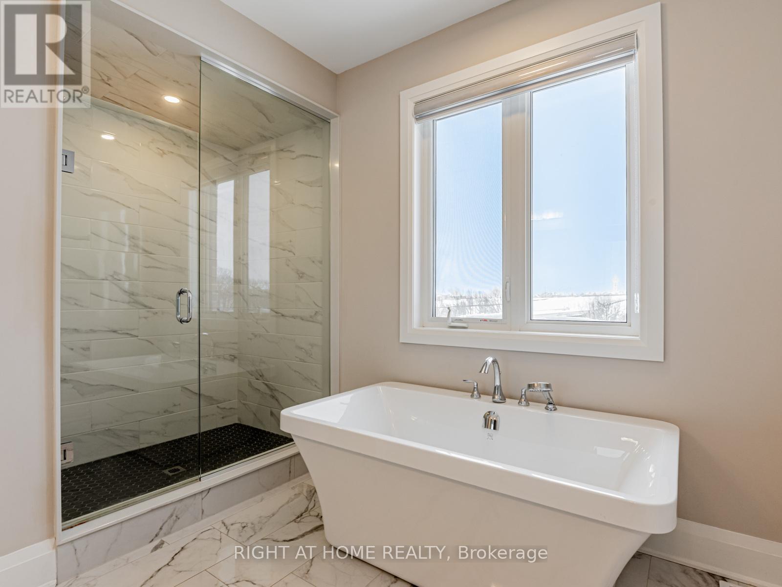 14 Berczy Manor Crescent, Markham, Ontario  L6C 3M2 - Photo 18 - N12724376