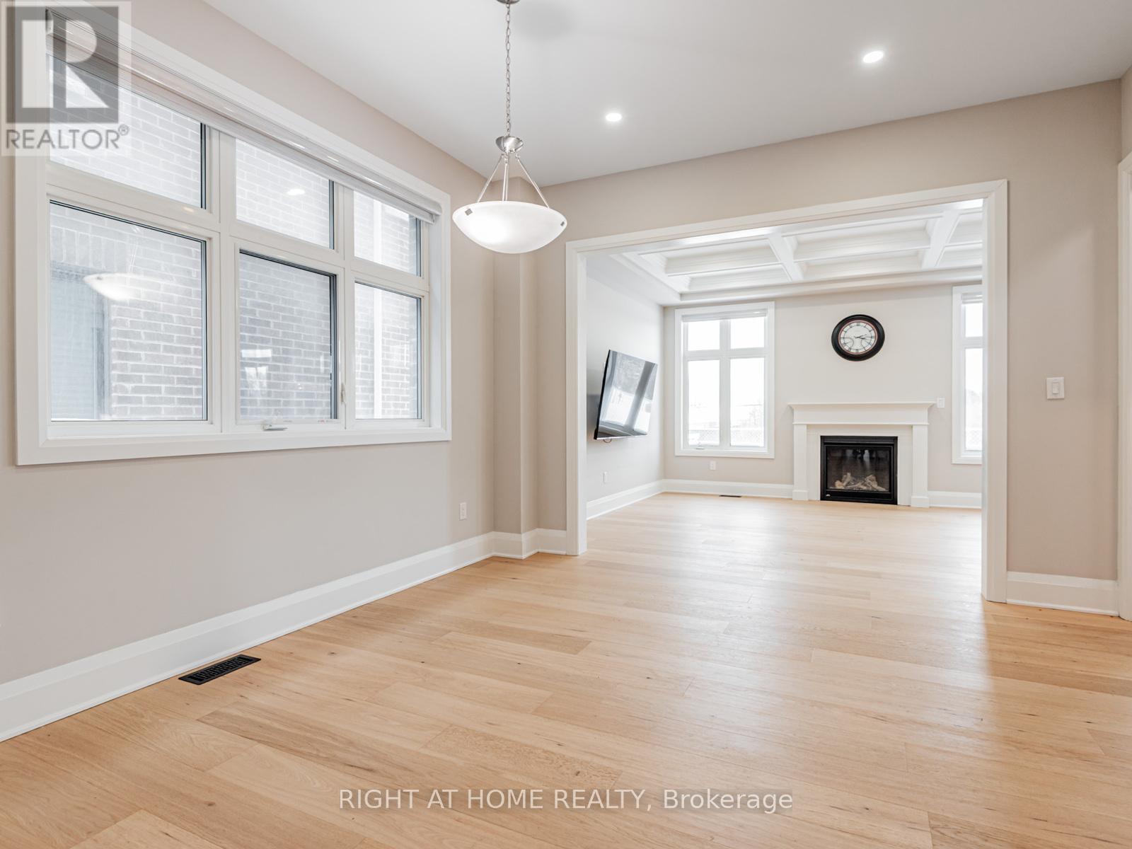 14 Berczy Manor Crescent, Markham, Ontario  L6C 3M2 - Photo 2 - N12724376