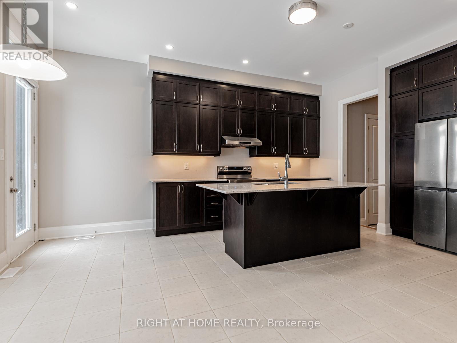 14 Berczy Manor Crescent, Markham, Ontario  L6C 3M2 - Photo 8 - N12724376