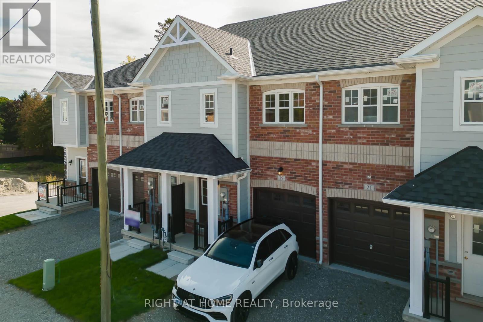 19 Ravenscraig Place, Innisfil (Cookstown), Ontario  L0L 1L0 - Photo 3 - N12724520