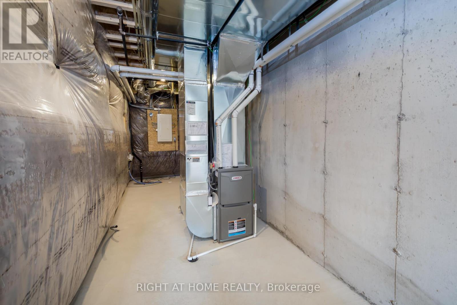 19 Ravenscraig Place, Innisfil (Cookstown), Ontario  L0L 1L0 - Photo 32 - N12724520