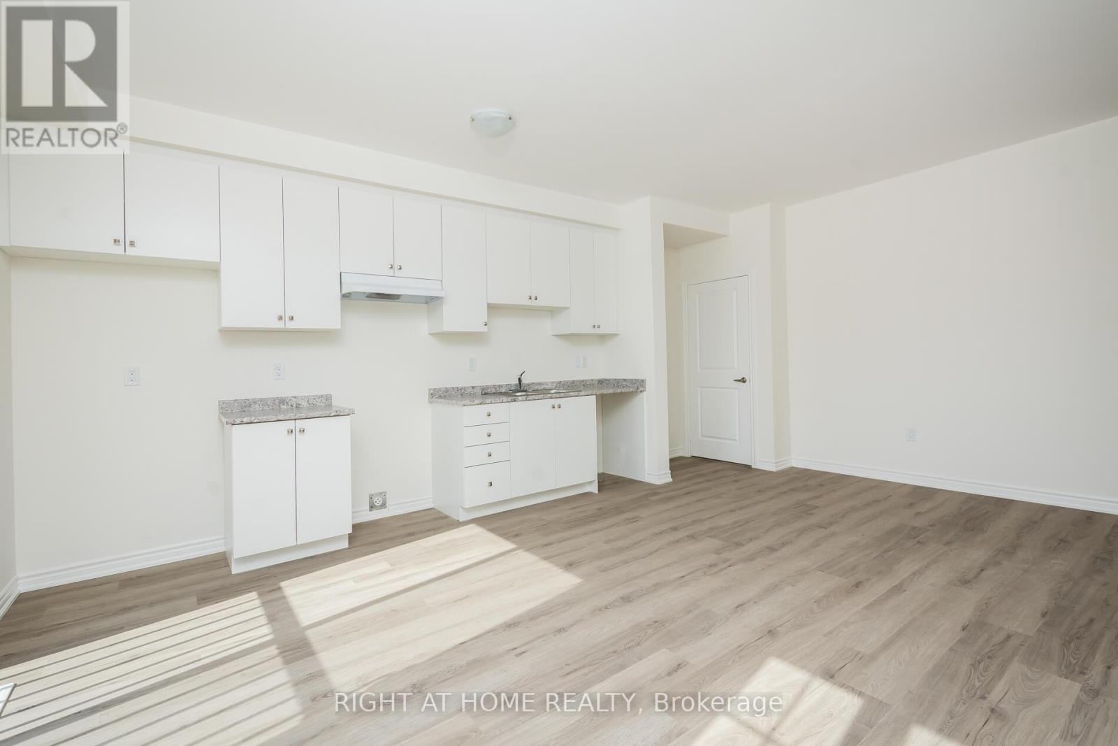 19 Ravenscraig Place, Innisfil (Cookstown), Ontario  L0L 1L0 - Photo 8 - N12724520