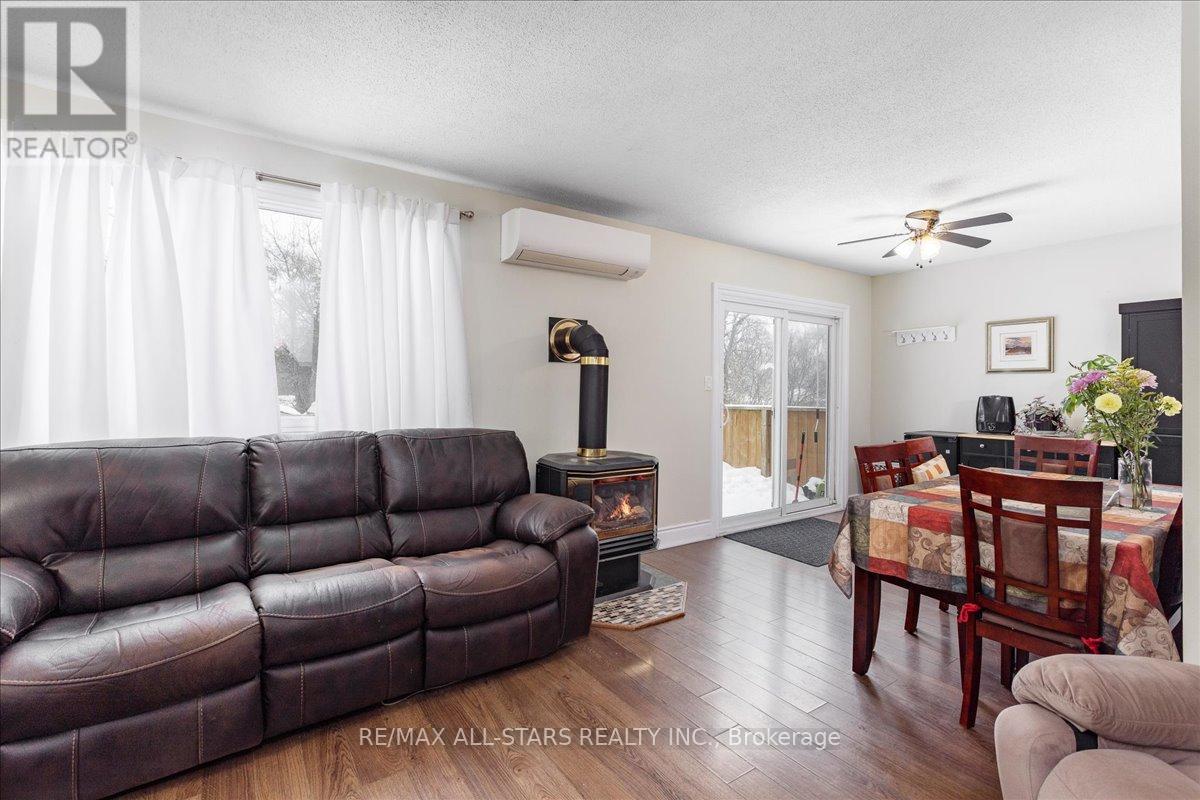 398 The Queensway Avenue S, Georgina, Ontario  L4P 2C5 - Photo 9 - N12724552