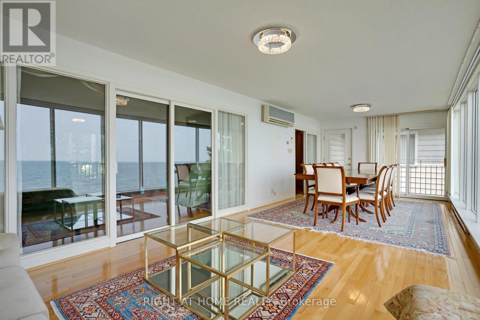 1360 Lakeshore Road W, Oakville, Ontario  L6L 1G2 - Photo 10 - W12457475