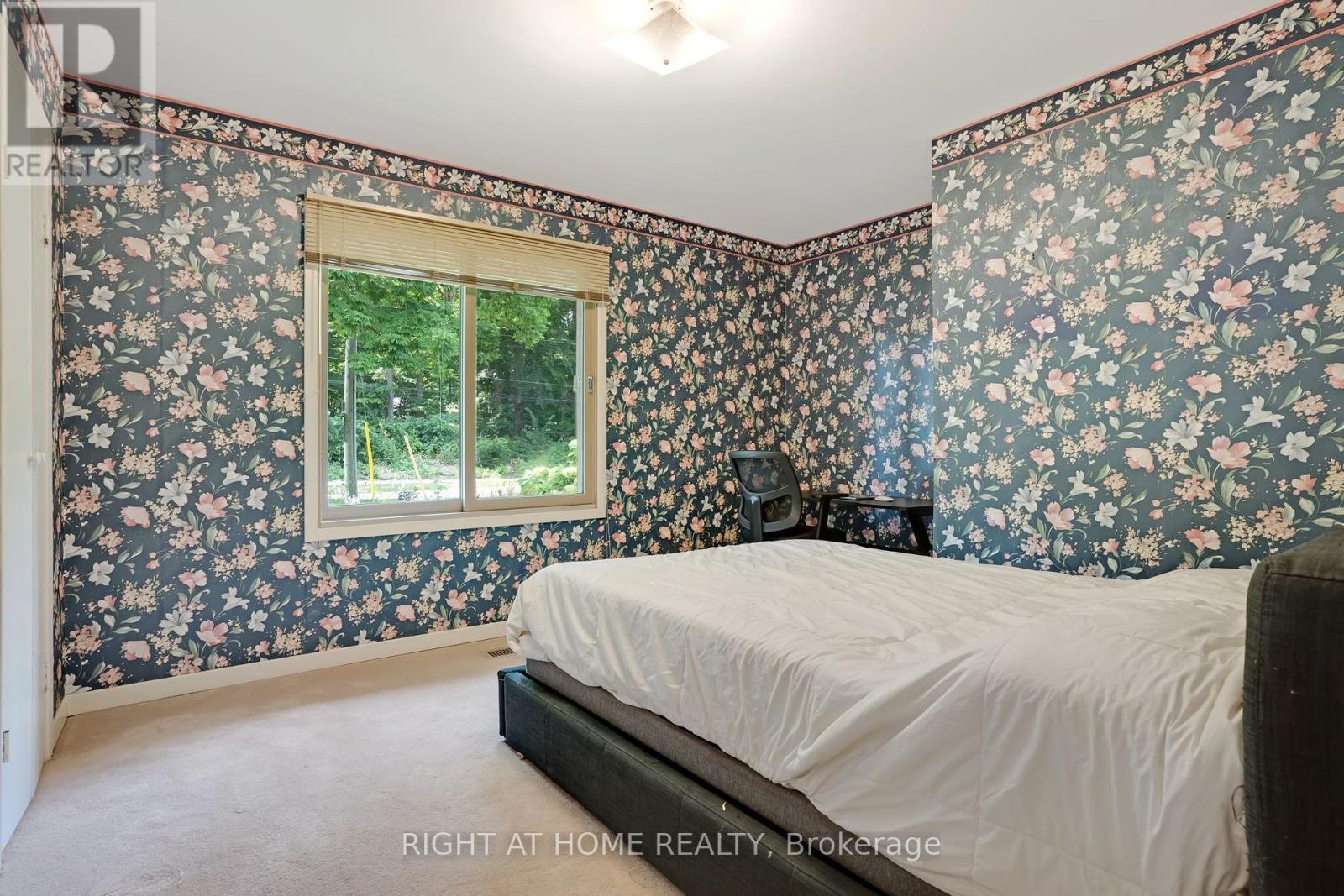 1360 Lakeshore Road W, Oakville, Ontario  L6L 1G2 - Photo 22 - W12457475