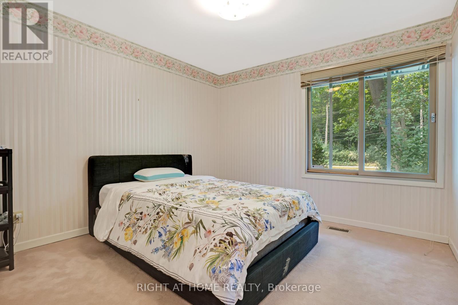 1360 Lakeshore Road W, Oakville, Ontario  L6L 1G2 - Photo 23 - W12457475