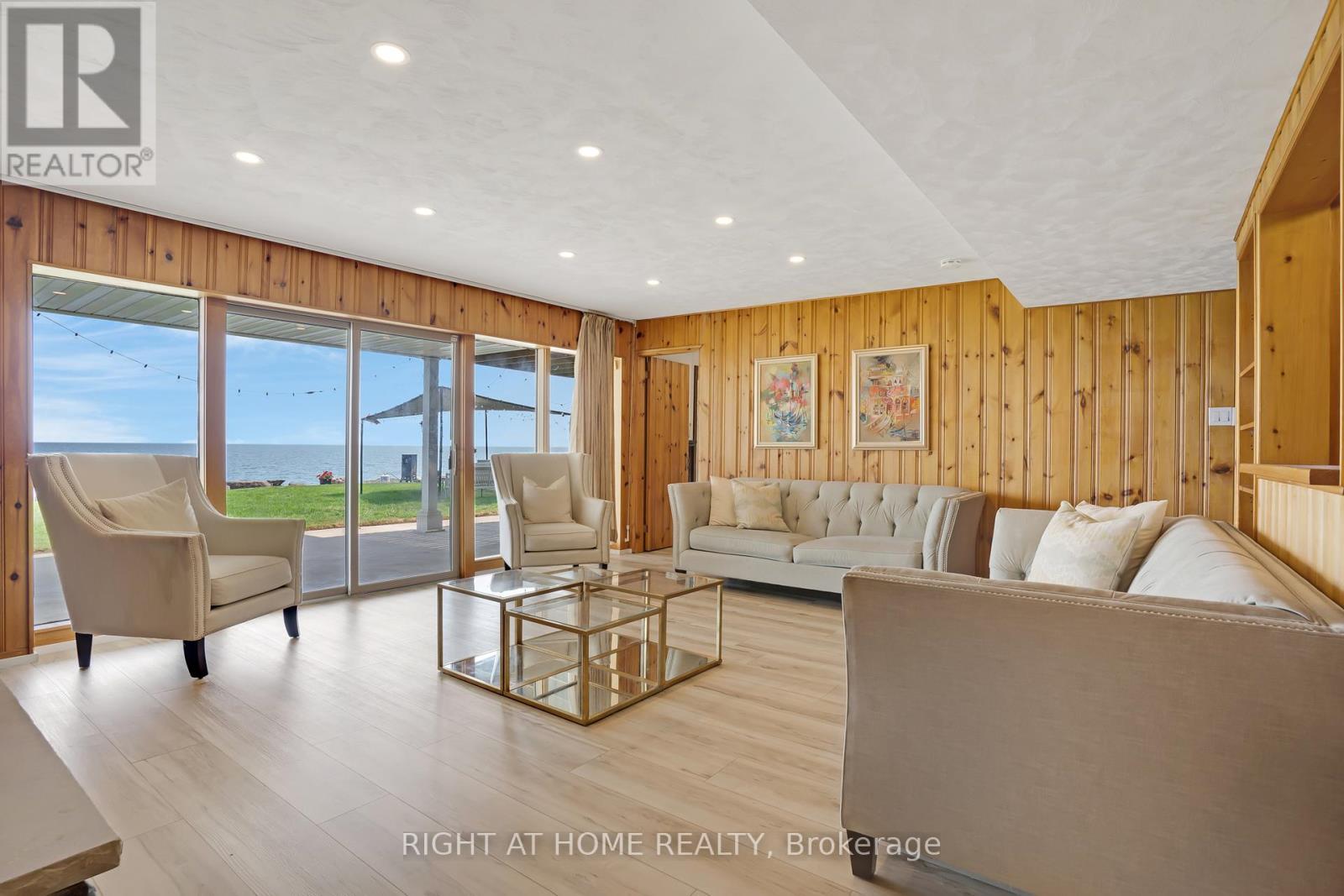 1360 Lakeshore Road W, Oakville, Ontario  L6L 1G2 - Photo 25 - W12457475