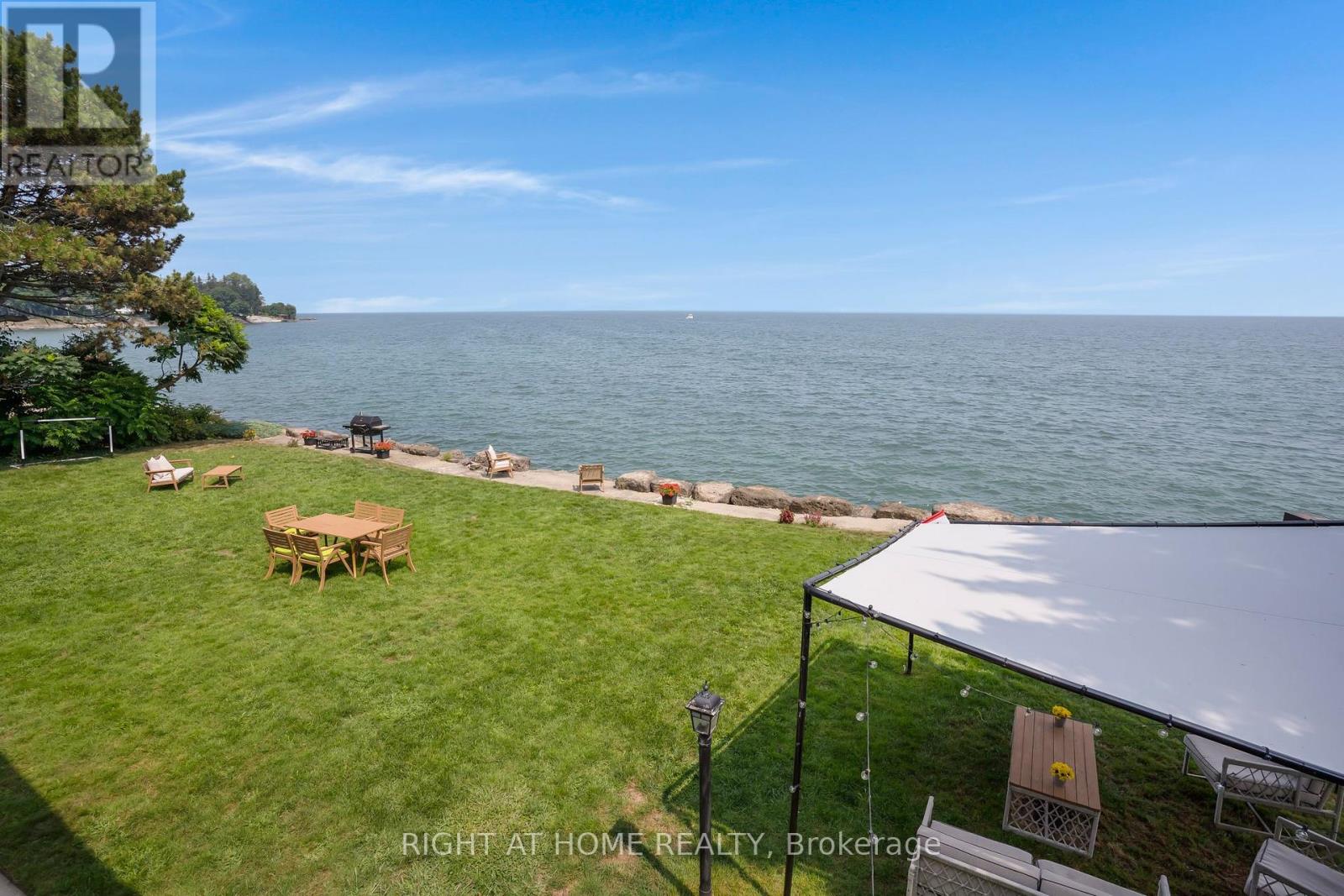 1360 Lakeshore Road W, Oakville, Ontario  L6L 1G2 - Photo 36 - W12457475