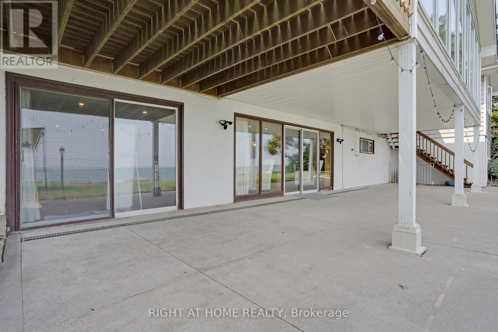 1360 Lakeshore Road W, Oakville, Ontario  L6L 1G2 - Photo 37 - W12457475