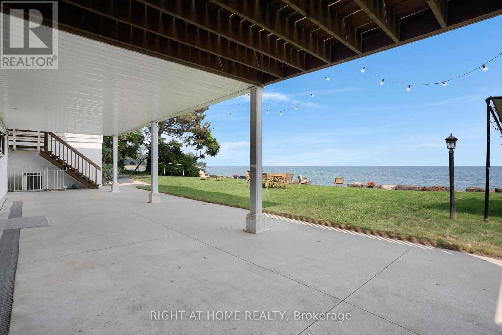 1360 Lakeshore Road W, Oakville, Ontario  L6L 1G2 - Photo 38 - W12457475