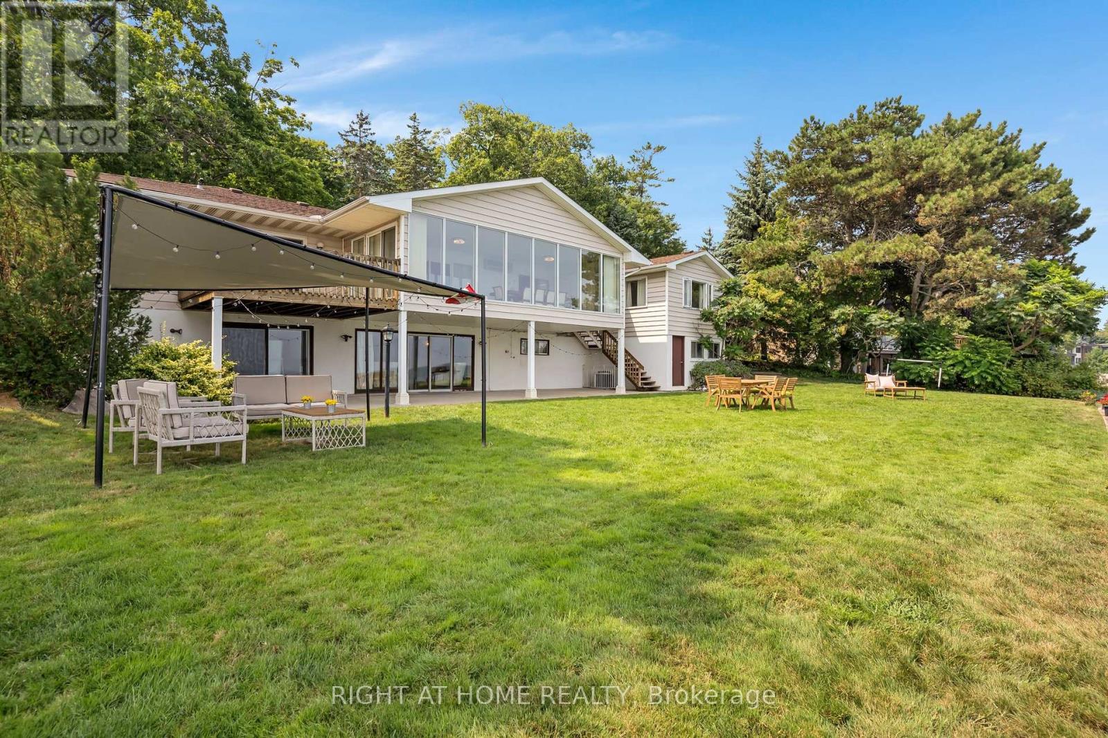 1360 Lakeshore Road W, Oakville, Ontario  L6L 1G2 - Photo 40 - W12457475