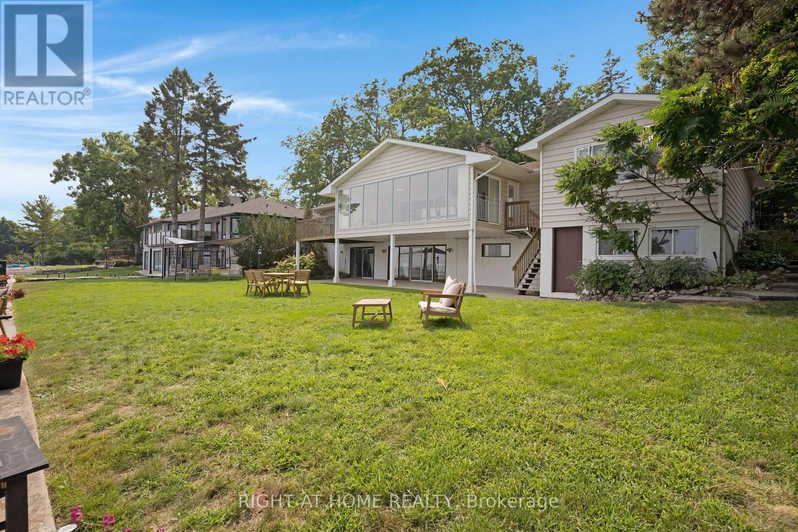 1360 Lakeshore Road W, Oakville, Ontario  L6L 1G2 - Photo 41 - W12457475