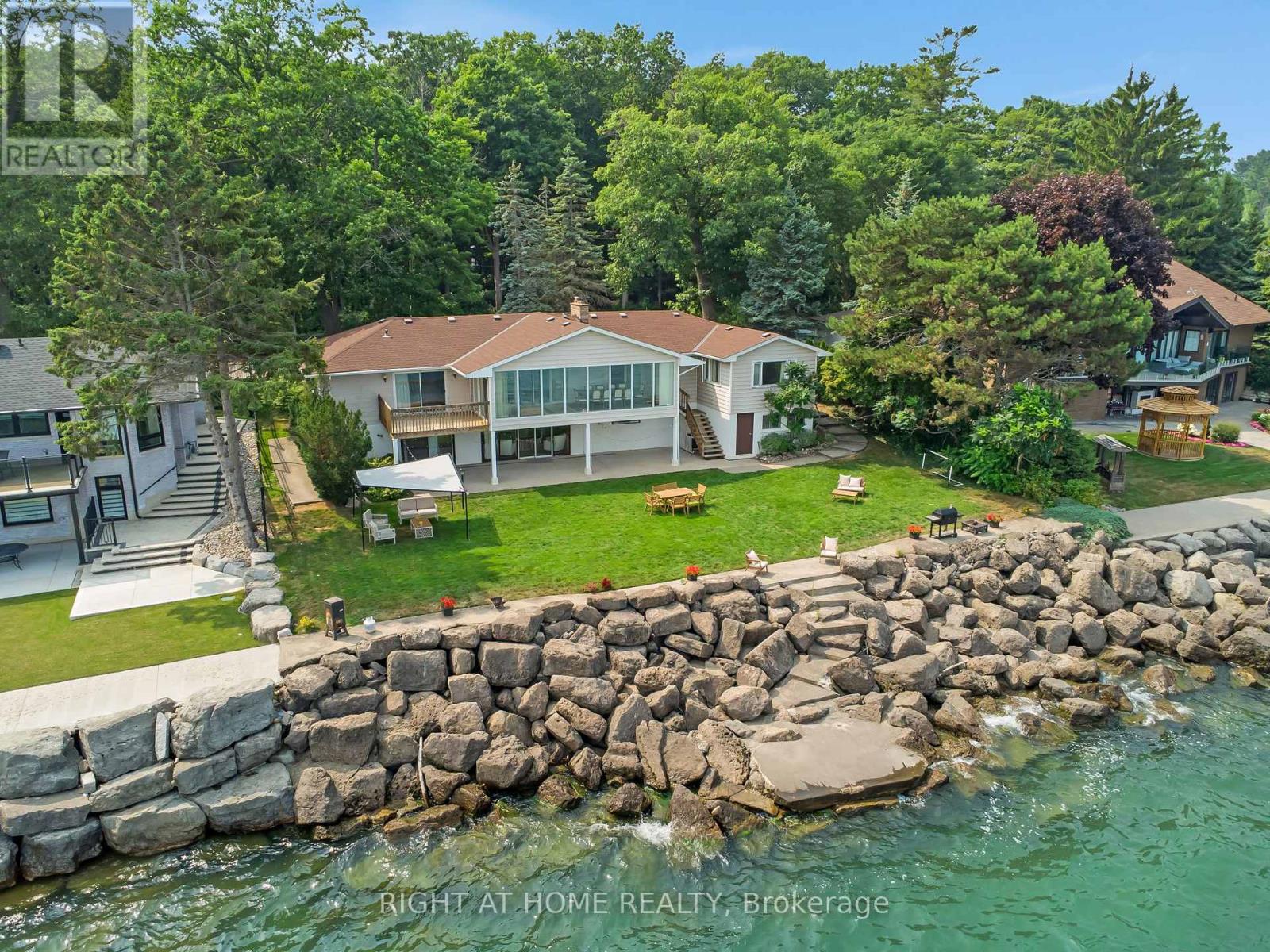 1360 Lakeshore Road W, Oakville, Ontario  L6L 1G2 - Photo 43 - W12457475