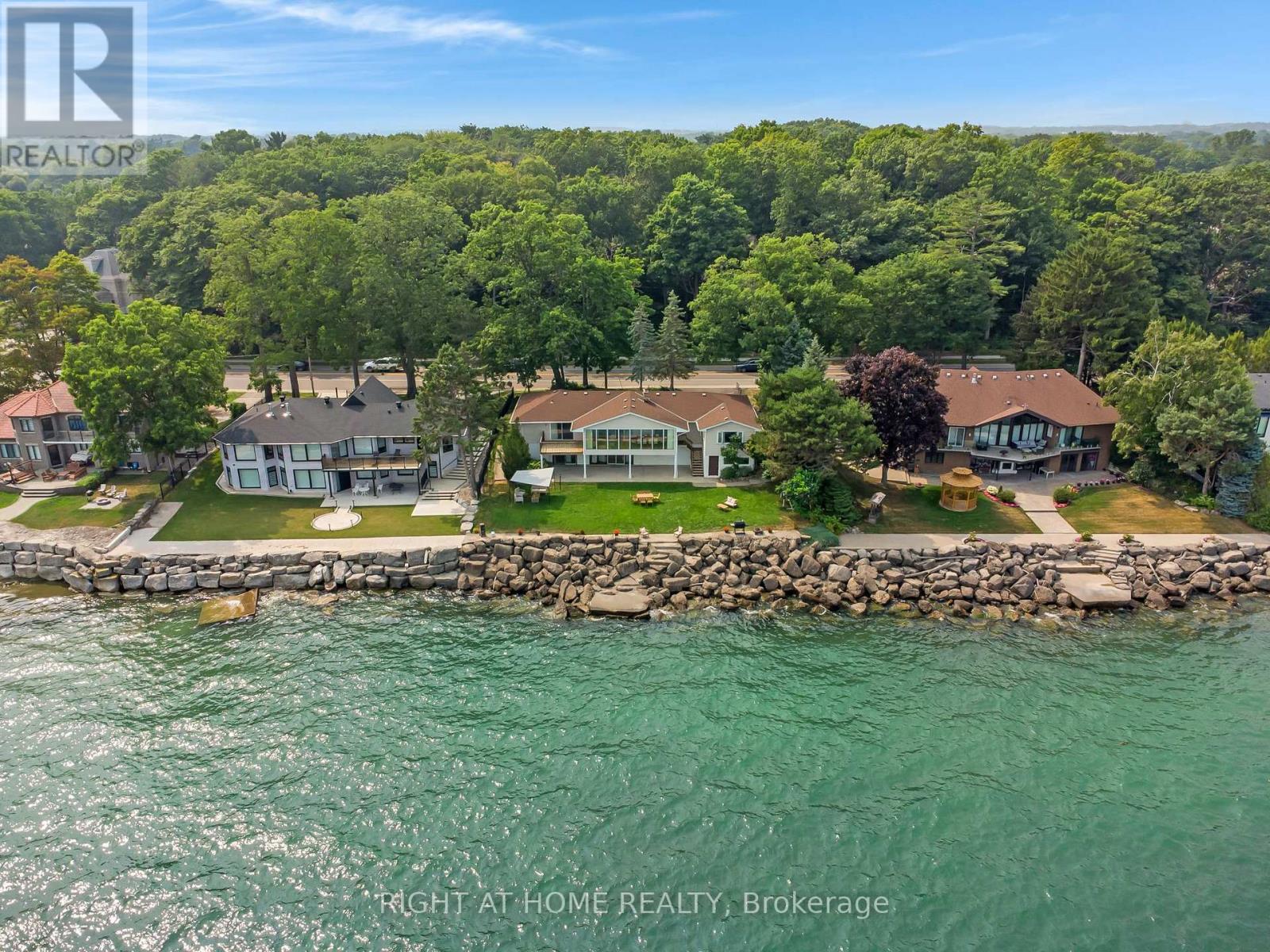 1360 Lakeshore Road W, Oakville, Ontario  L6L 1G2 - Photo 44 - W12457475