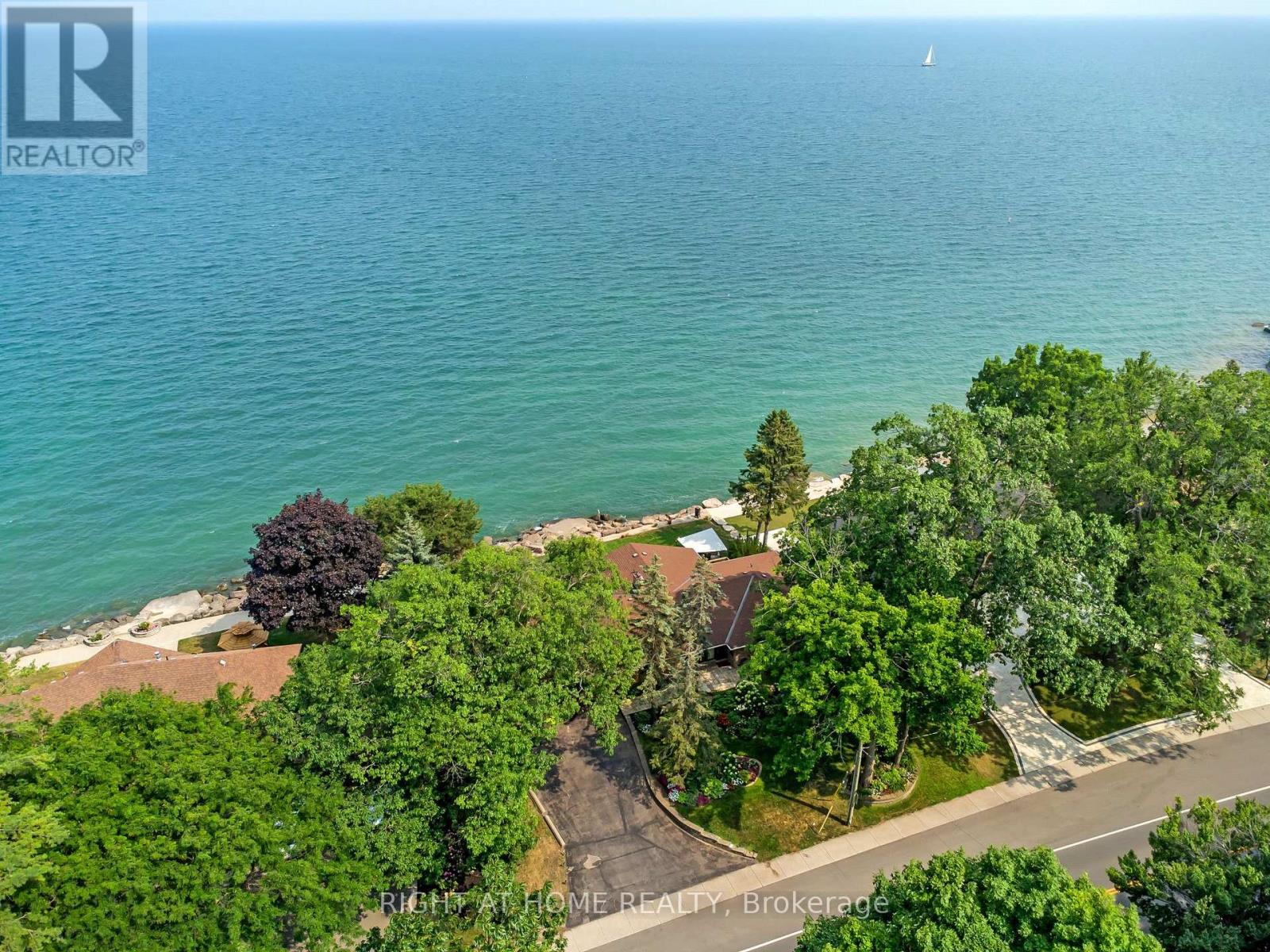 1360 Lakeshore Road W, Oakville, Ontario  L6L 1G2 - Photo 45 - W12457475