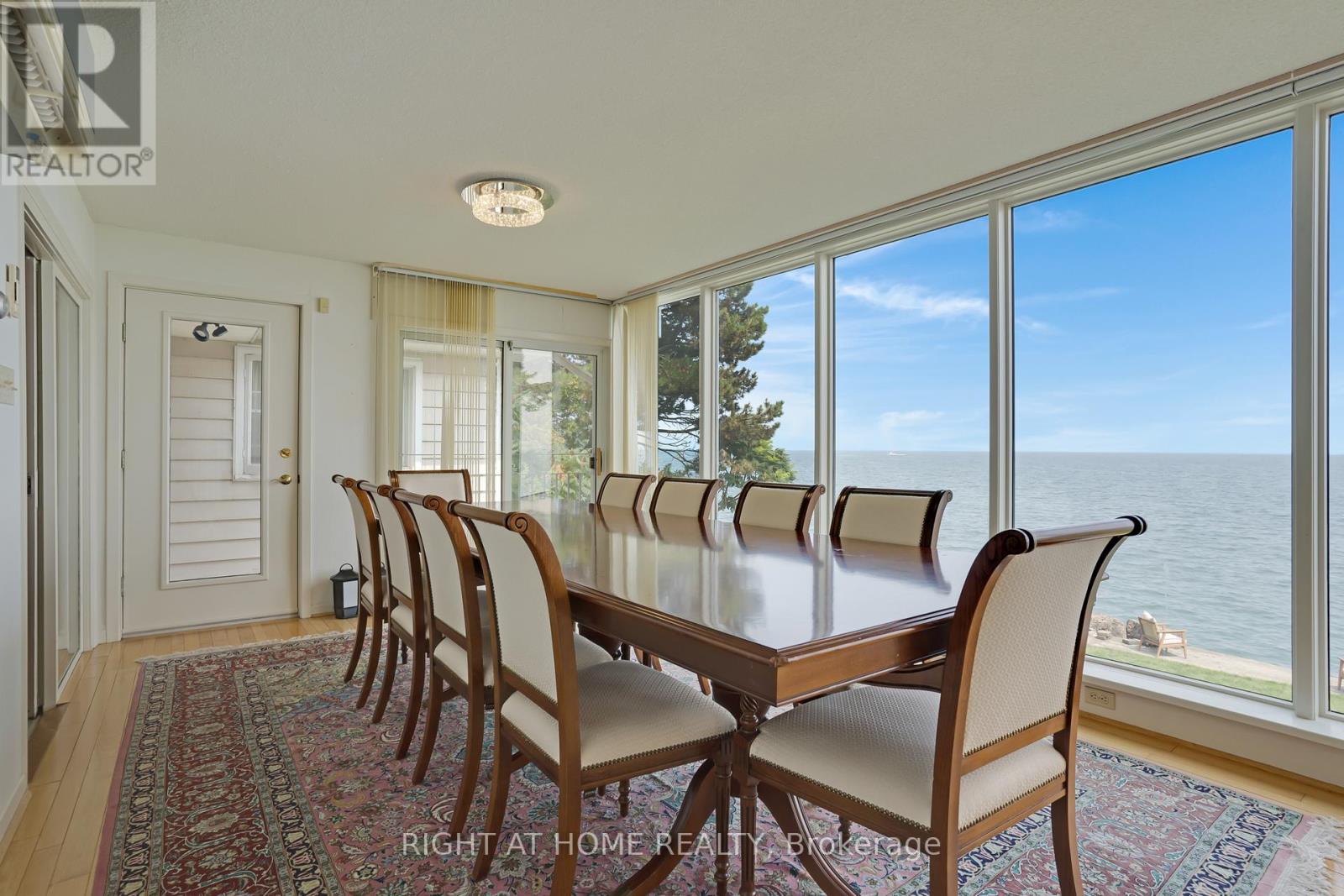 1360 Lakeshore Road W, Oakville, Ontario  L6L 1G2 - Photo 7 - W12457475