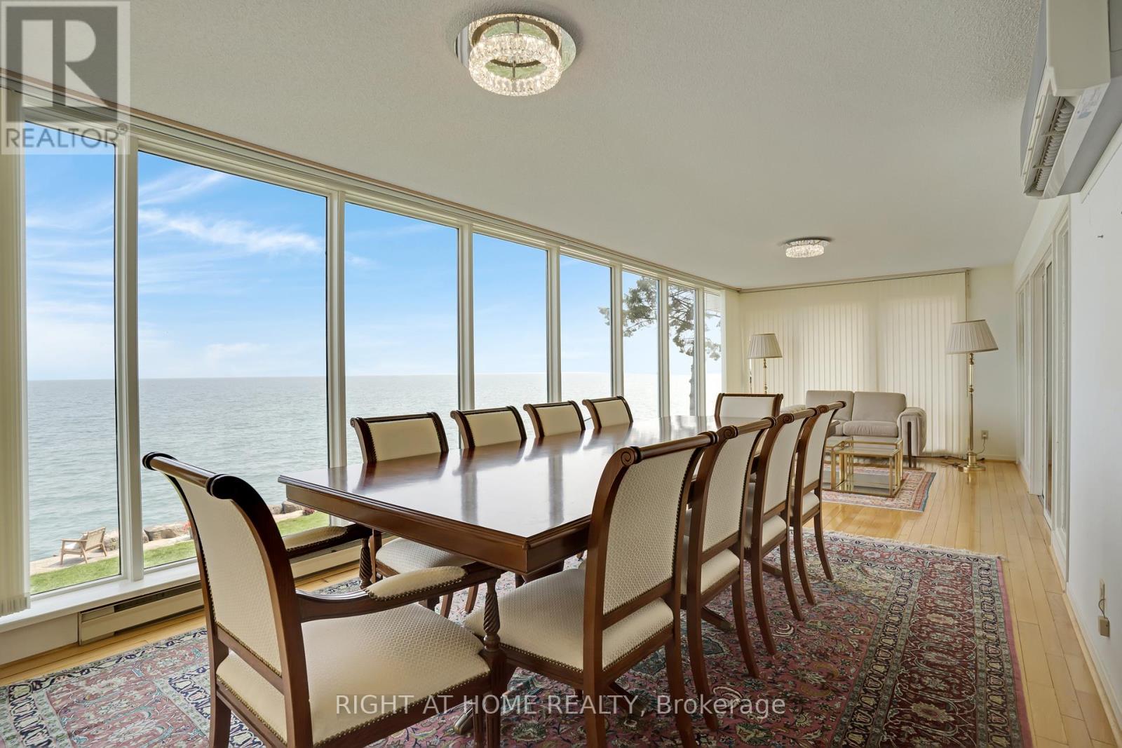 1360 Lakeshore Road W, Oakville, Ontario  L6L 1G2 - Photo 8 - W12457475