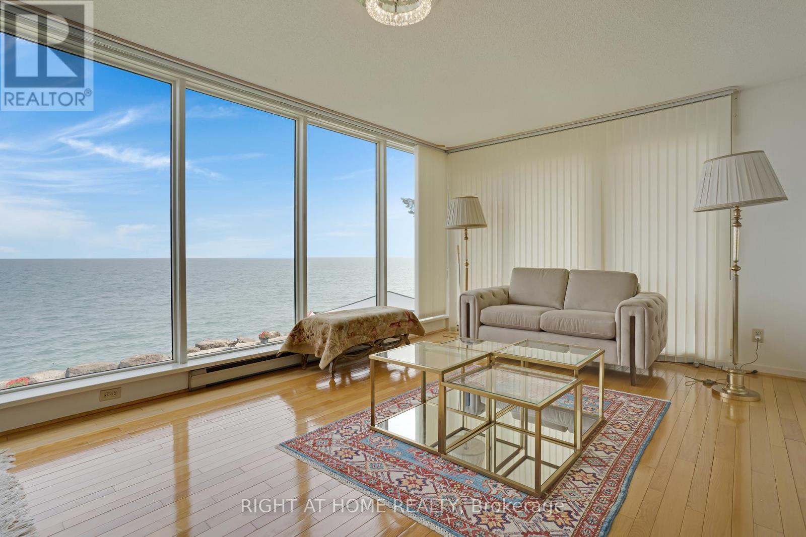 1360 Lakeshore Road W, Oakville, Ontario  L6L 1G2 - Photo 9 - W12457475