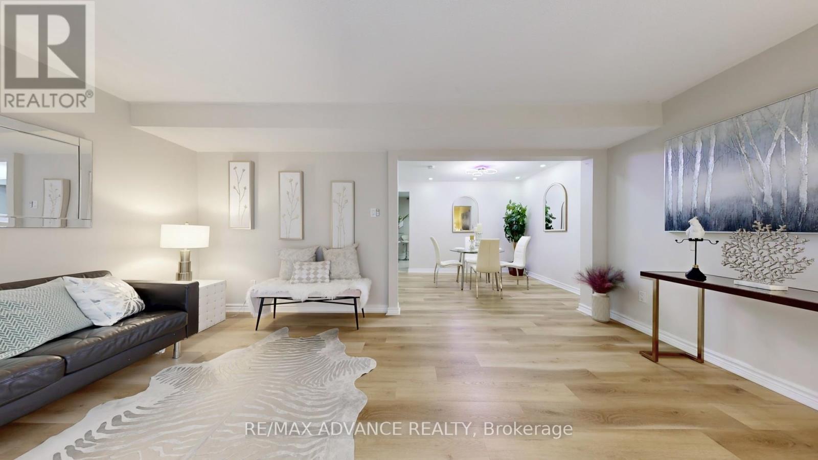 4 Frosty Meadoway Mews, Toronto, Ontario  M2H 2V6 - Photo 2 - C12672074