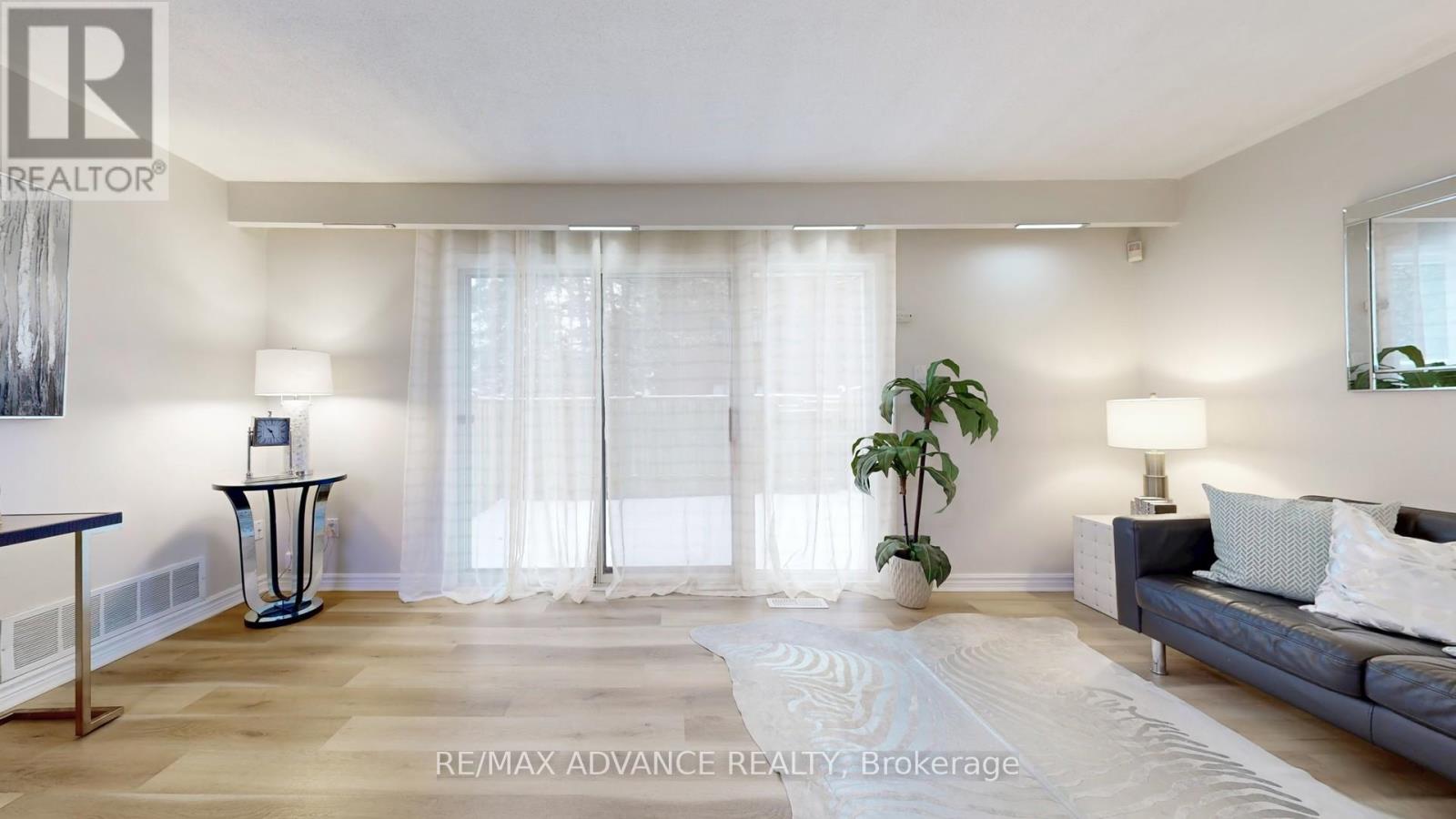 4 Frosty Meadoway Mews, Toronto, Ontario  M2H 2V6 - Photo 3 - C12672074