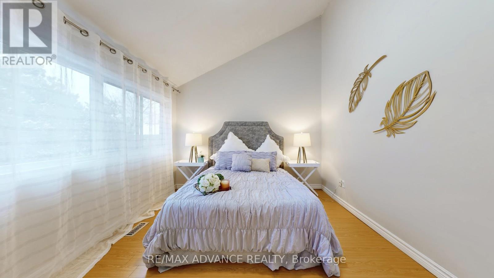 4 Frosty Meadoway Mews, Toronto, Ontario  M2H 2V6 - Photo 8 - C12672074