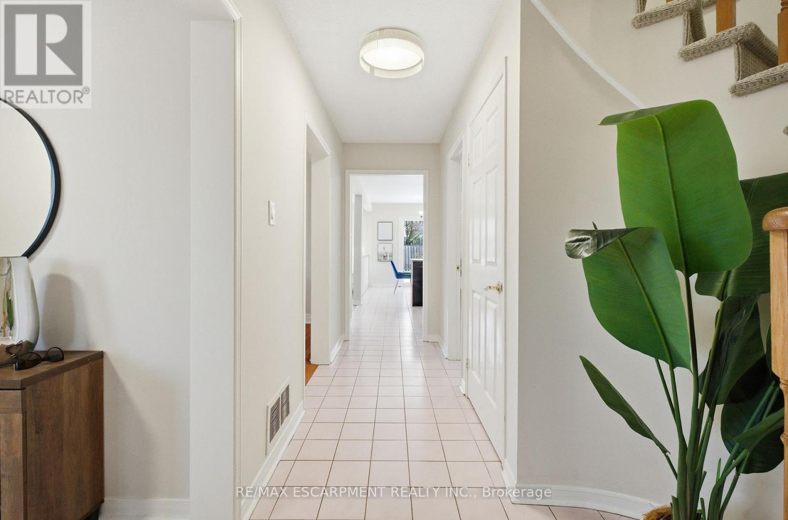 1466 Reeves Gate, Oakville, Ontario  L6M 3H3 - Photo 7 - W12724360