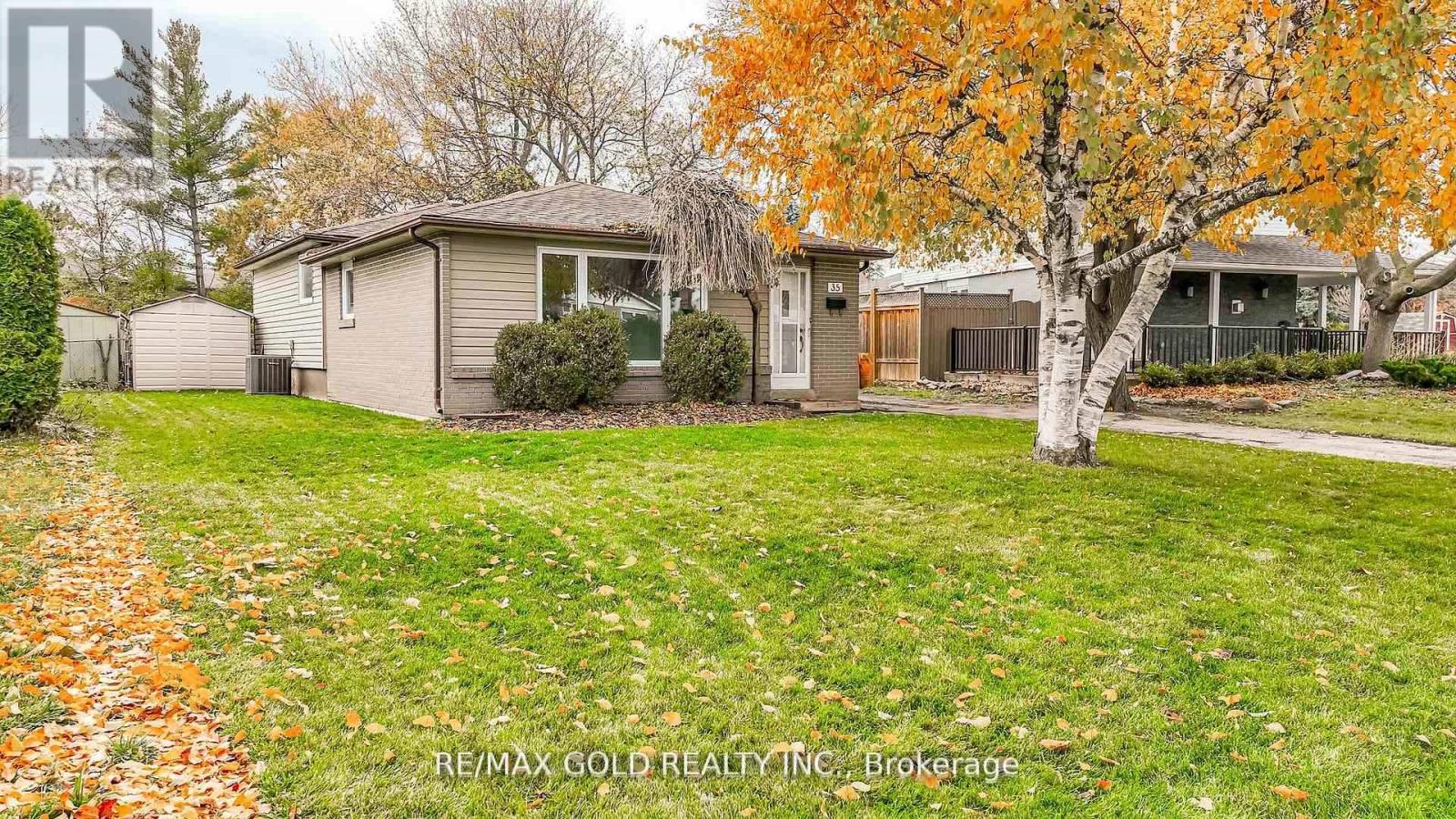 35 Duke Road, Brampton, Ontario  L6T 3J9 - Photo 2 - W12724384