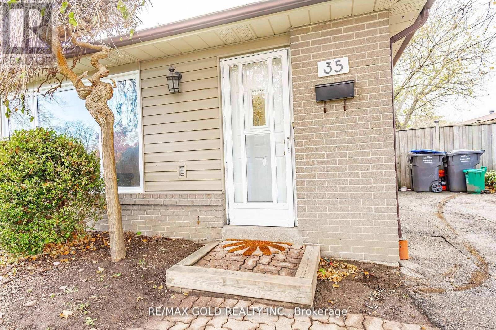 35 Duke Road, Brampton, Ontario  L6T 3J9 - Photo 4 - W12724384