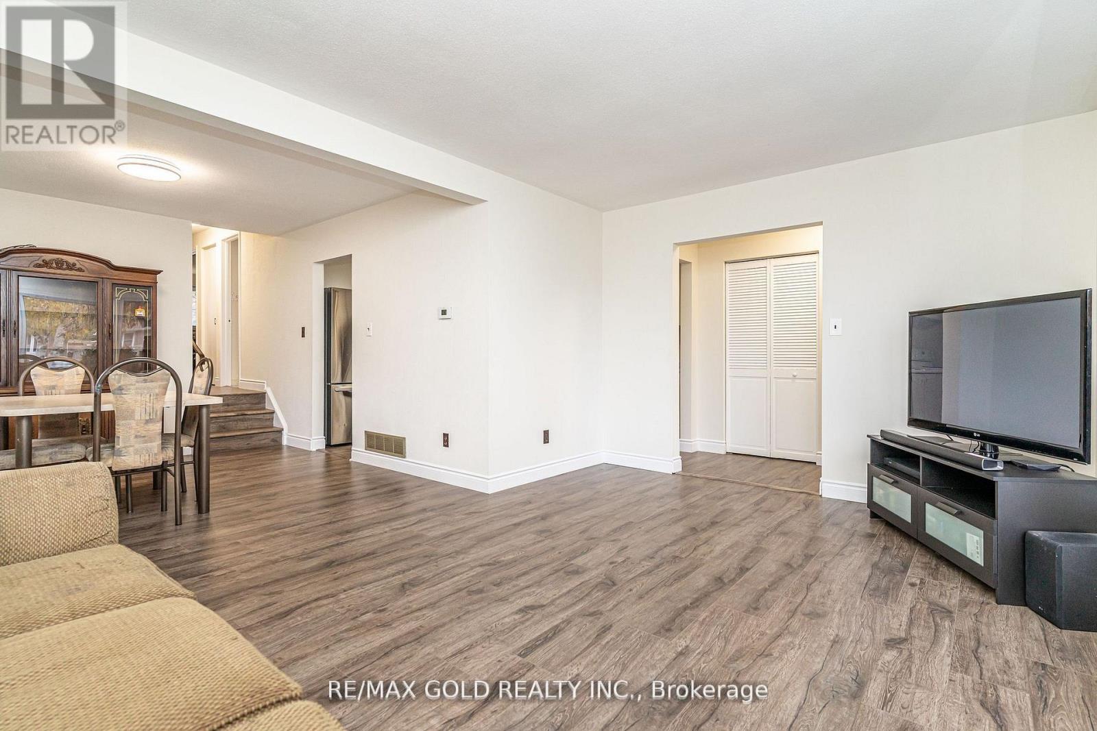 35 Duke Road, Brampton, Ontario  L6T 3J9 - Photo 8 - W12724384