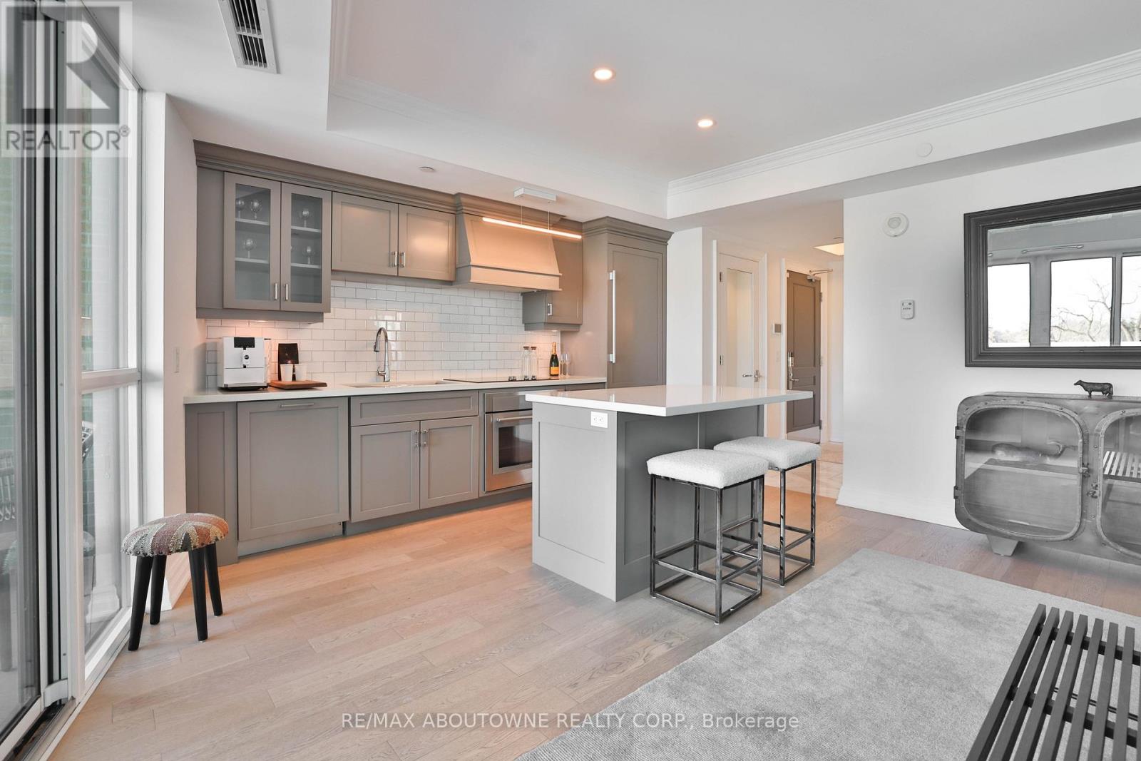 304 - 2060 Lakeshore Road, Burlington, Ontario  L7R 0G2 - Photo 11 - W12724390