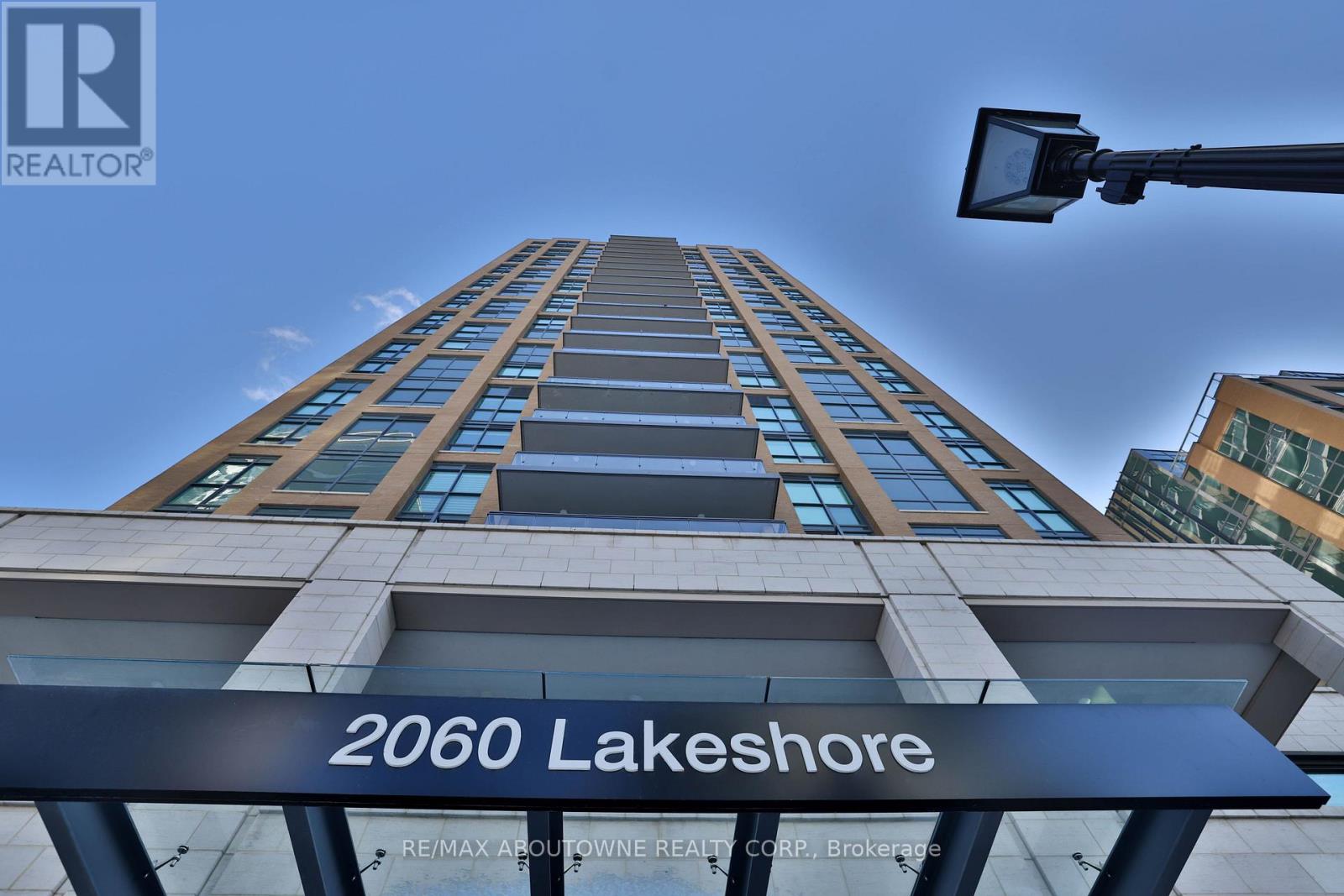 304 - 2060 Lakeshore Road, Burlington, Ontario  L7R 0G2 - Photo 4 - W12724390