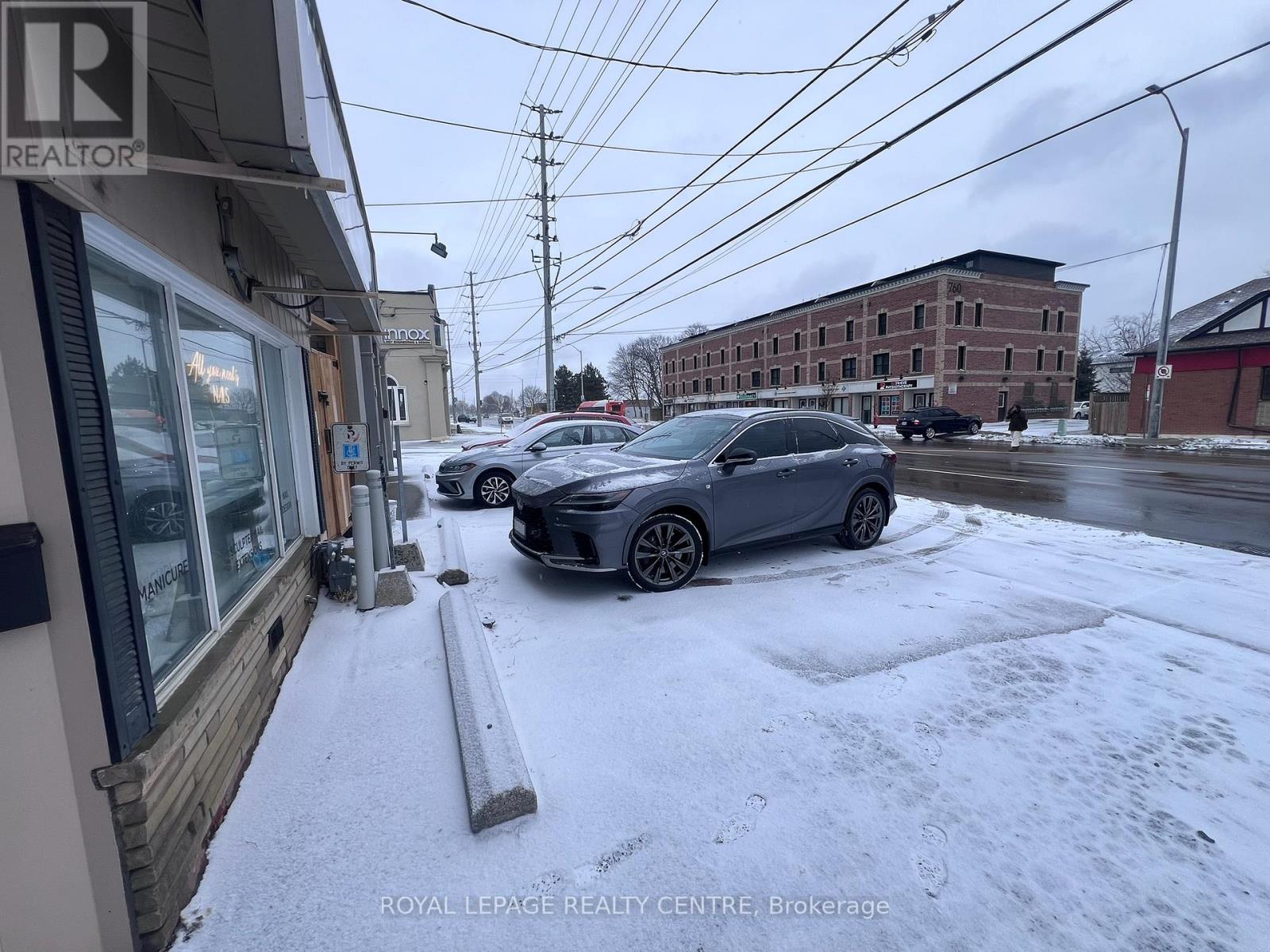 745 Lakeshore Road E, Mississauga, Ontario  L5E 1C6 - Photo 2 - W12724438