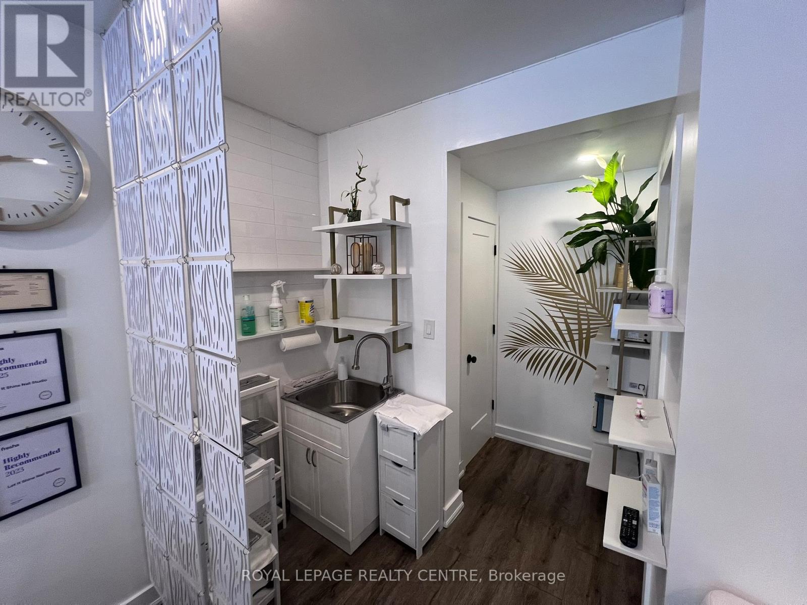 745 Lakeshore Road E, Mississauga, Ontario  L5E 1C6 - Photo 5 - W12724438