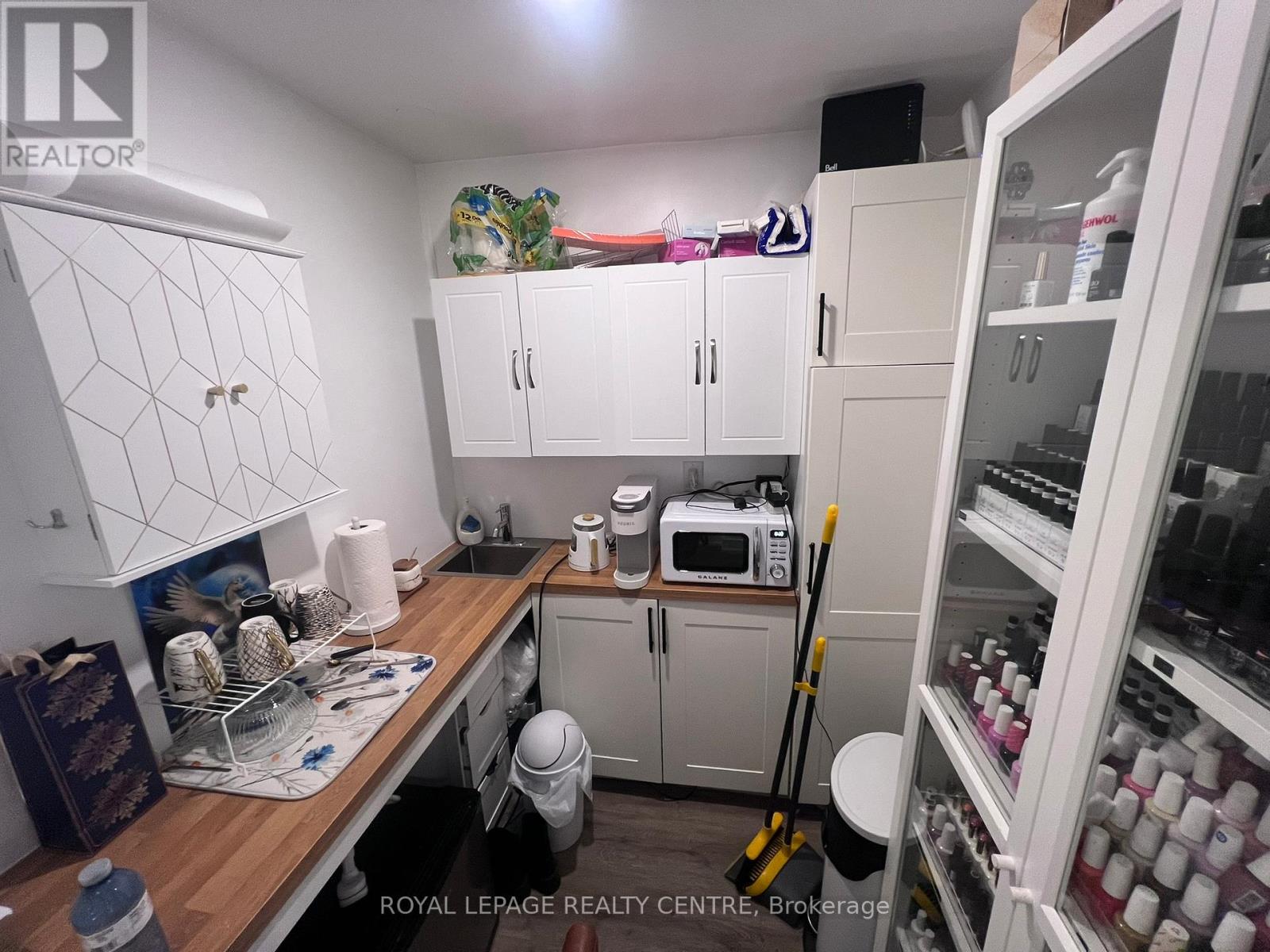 745 Lakeshore Road E, Mississauga, Ontario  L5E 1C6 - Photo 6 - W12724438