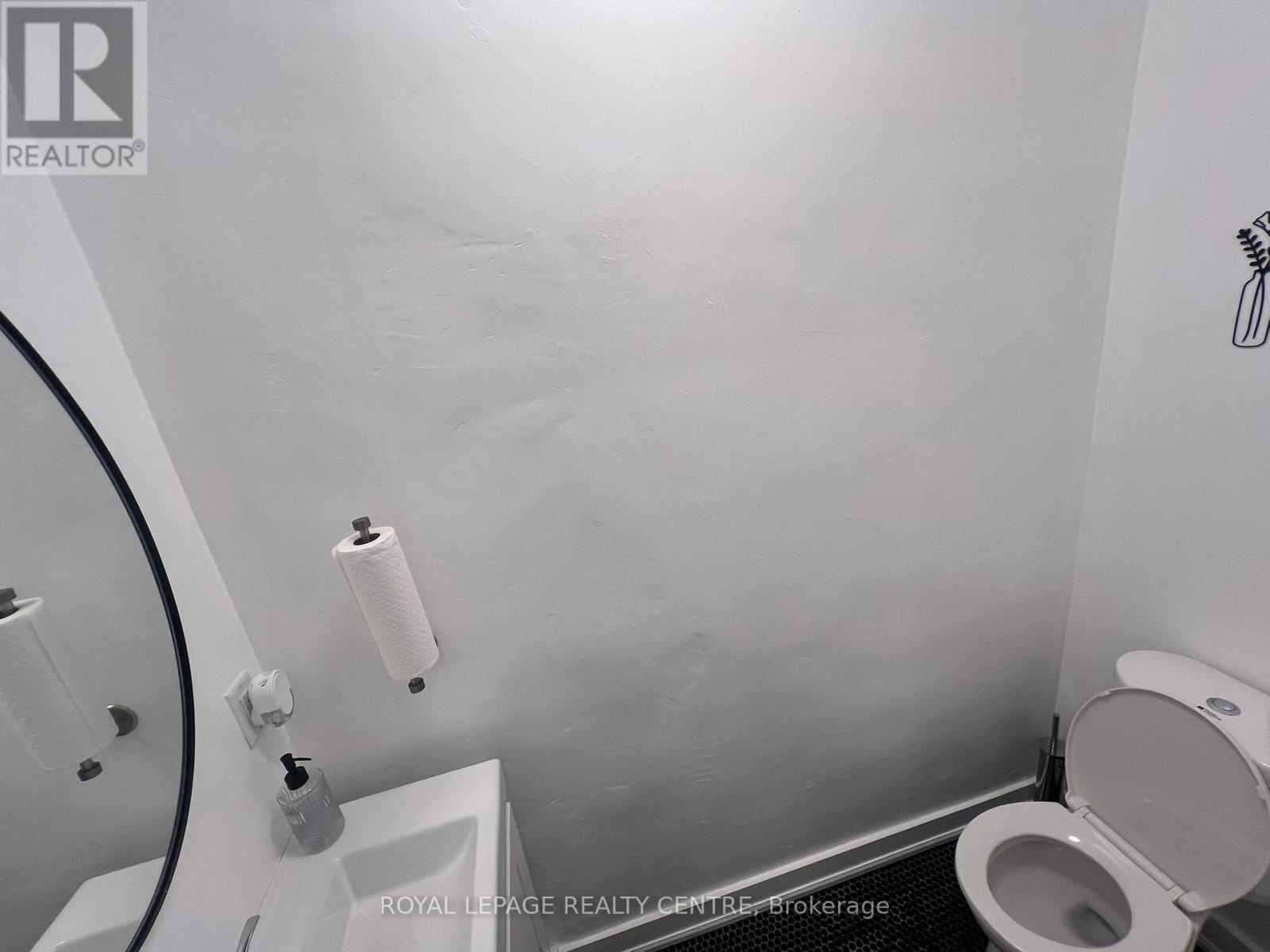 745 Lakeshore Road E, Mississauga, Ontario  L5E 1C6 - Photo 7 - W12724438